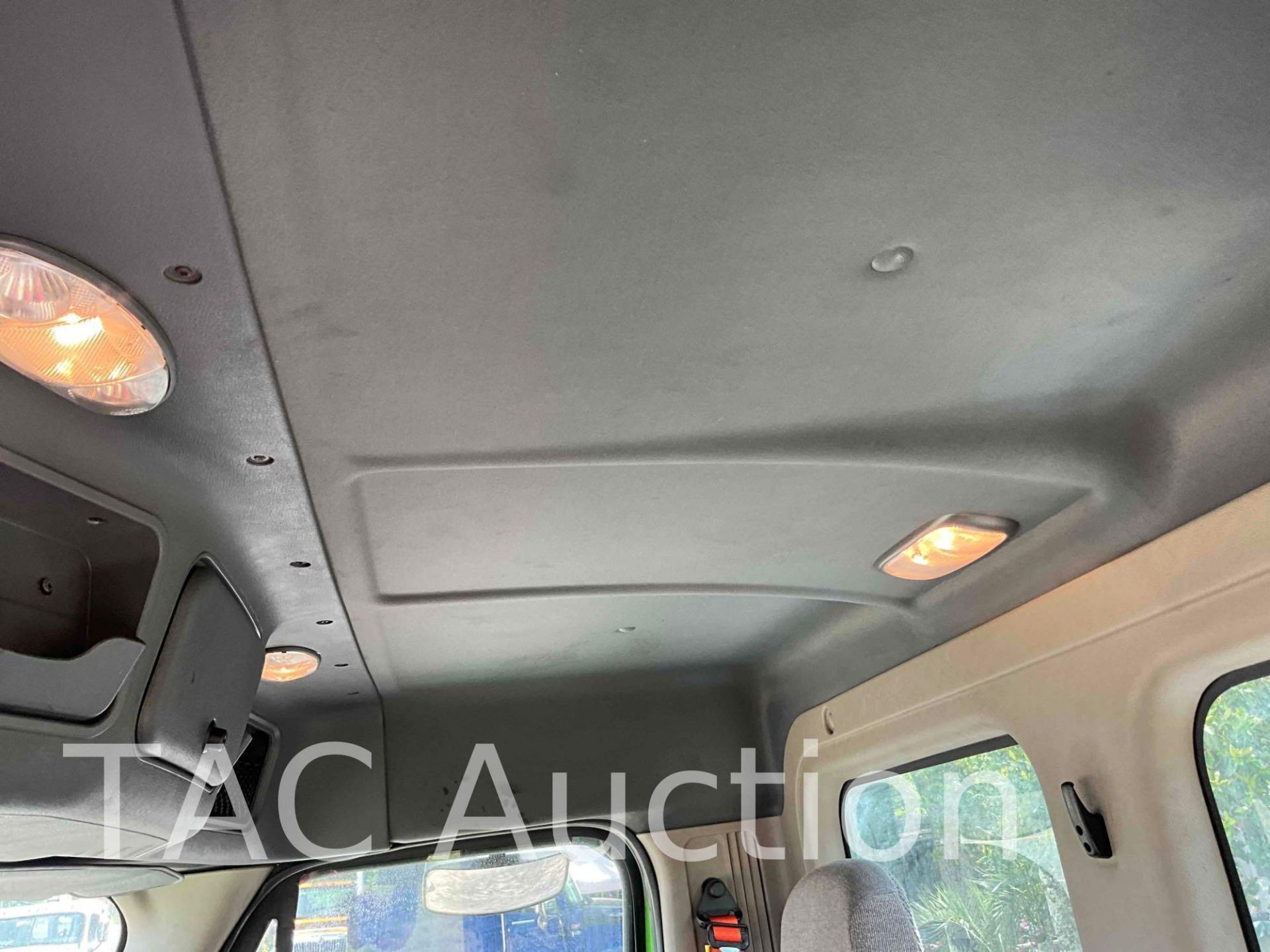 2016 Freightliner Cascadia Day Cab - Image 34 of 78