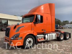 2014 Volvo 430 Sleeper Truck