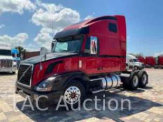 2010 Volvo VNL Sleeper Truck