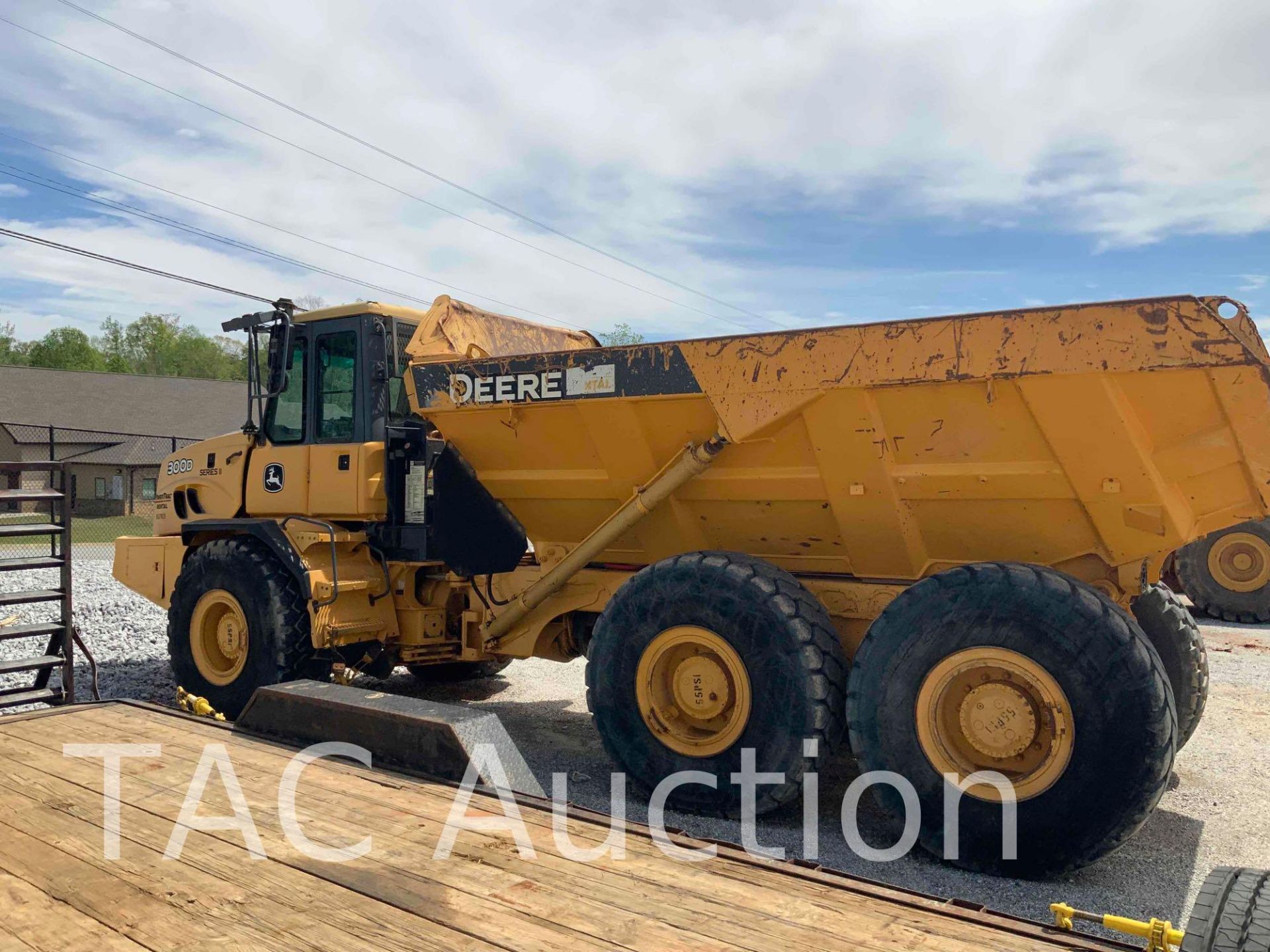 2011 John Deere 300D Articulated Dump Truck - Image 8 of 75