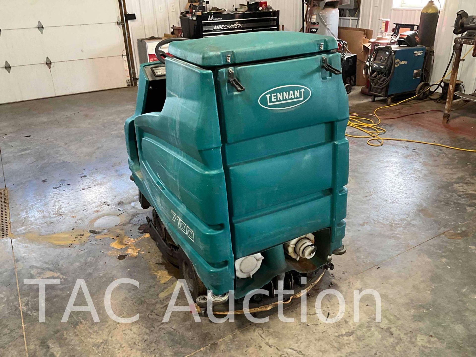 Tennant 7100 Industrial Ride-On Scrubber - Image 6 of 18