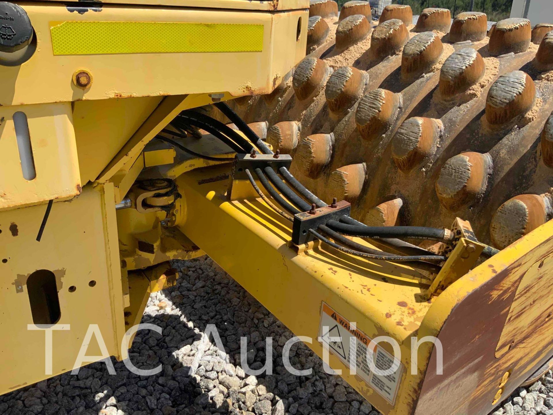 2004 Caterpillar CP-563E Padfoot Vibratory Compactor Roller - Image 26 of 51