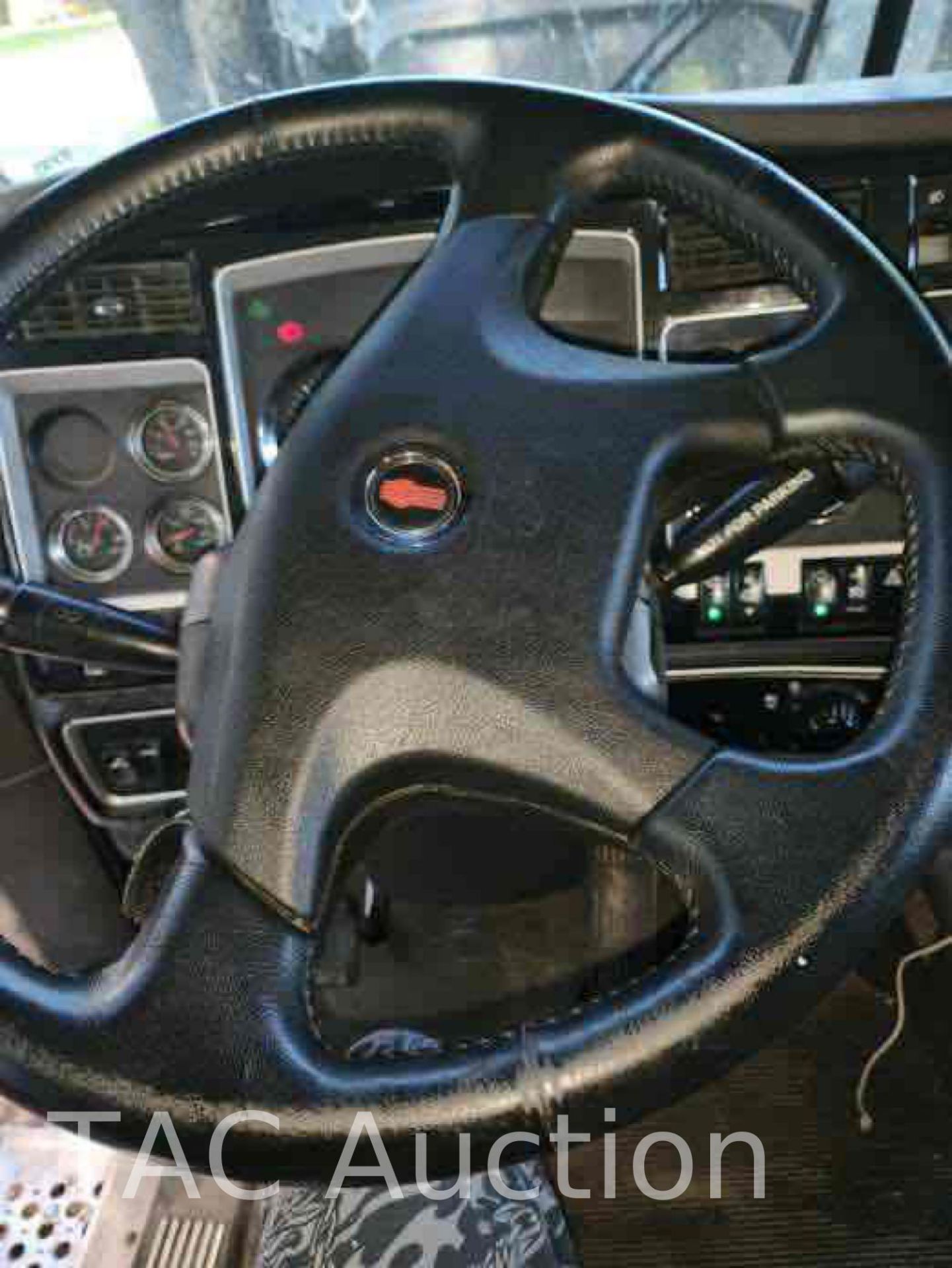 2007 Kenworth T600 Sleeper Truck - Image 13 of 46