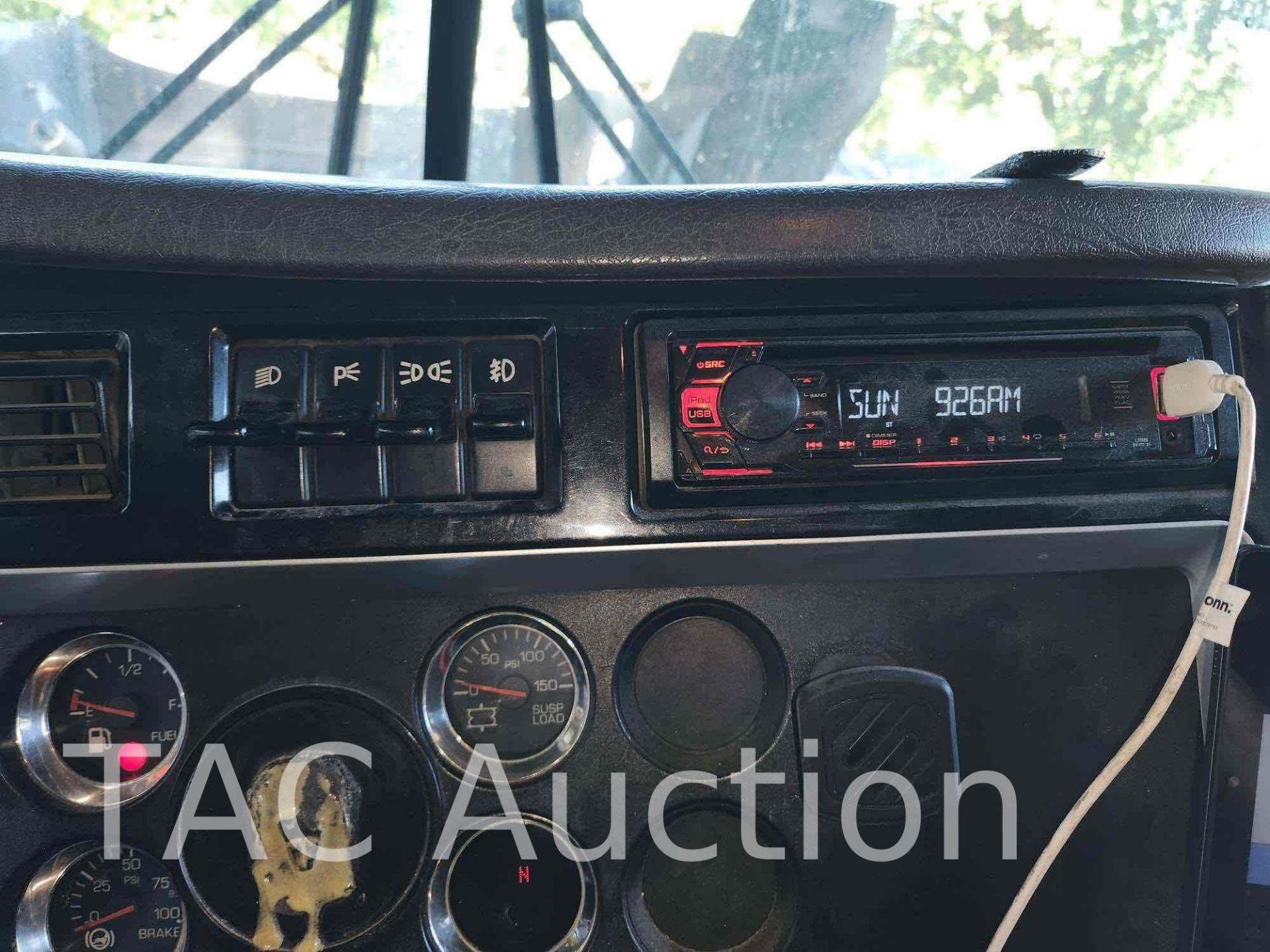 2007 Kenworth T600 Sleeper Truck - Image 21 of 46