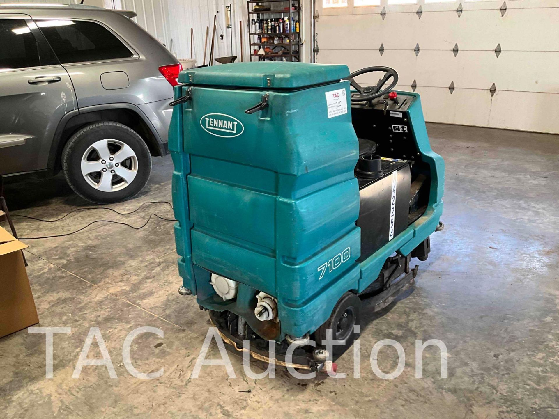 Tennant 7100 Industrial Ride-On Scrubber - Image 5 of 18