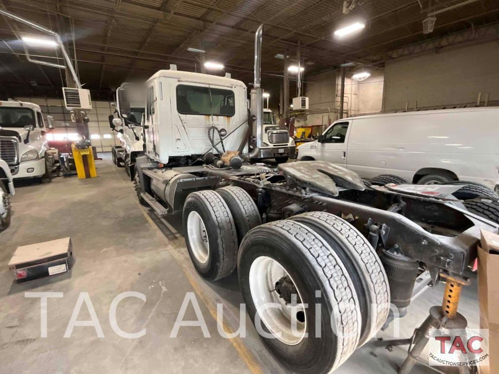 2006 Mack CXN613 Day Cab - Image 15 of 66