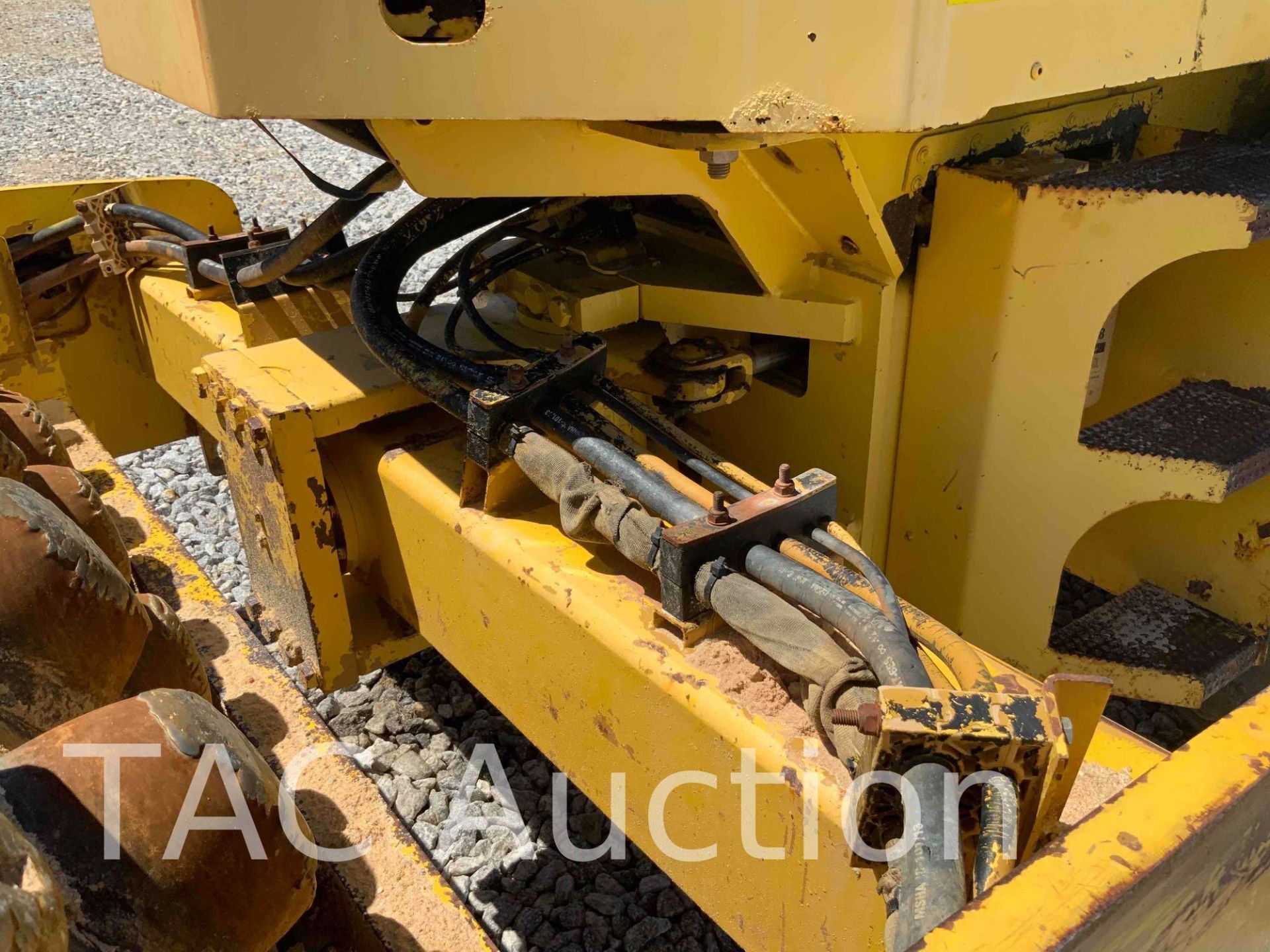 2004 Caterpillar CP-563E Padfoot Vibratory Compactor Roller - Image 30 of 51
