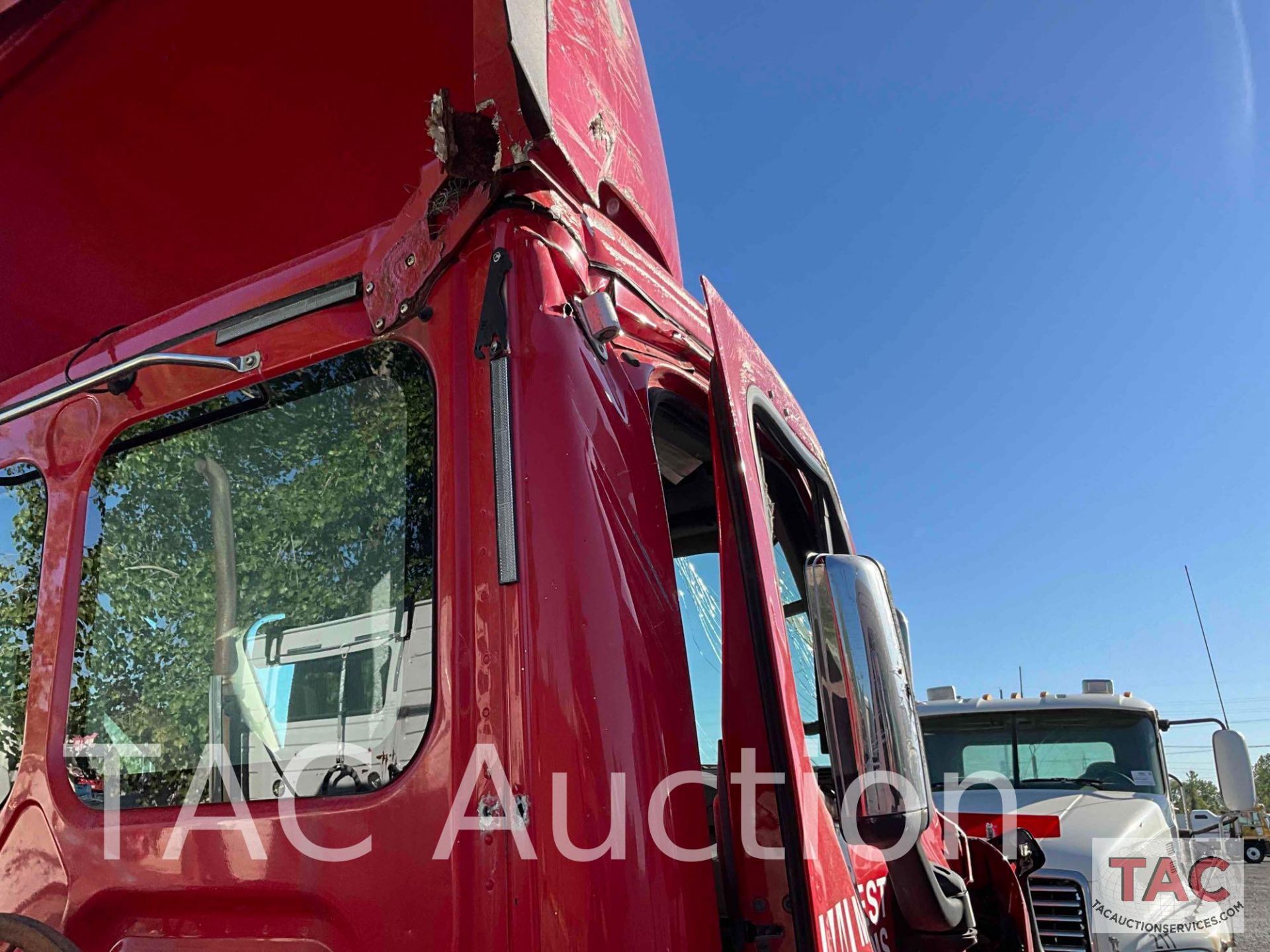 2013 Freightliner Cascadia Day Cab - Image 20 of 67