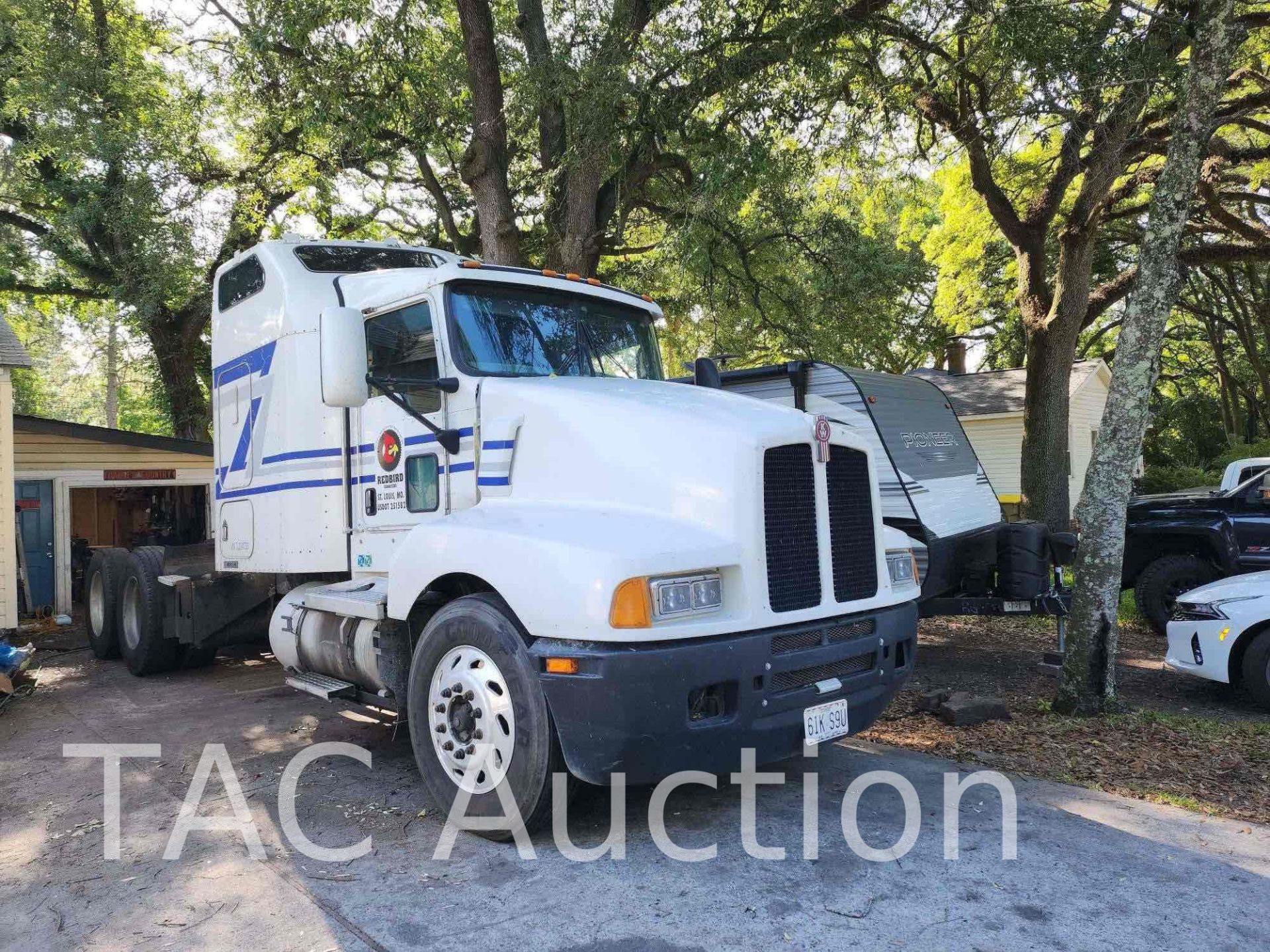 2007 Kenworth T600 Sleeper Truck - Image 3 of 46