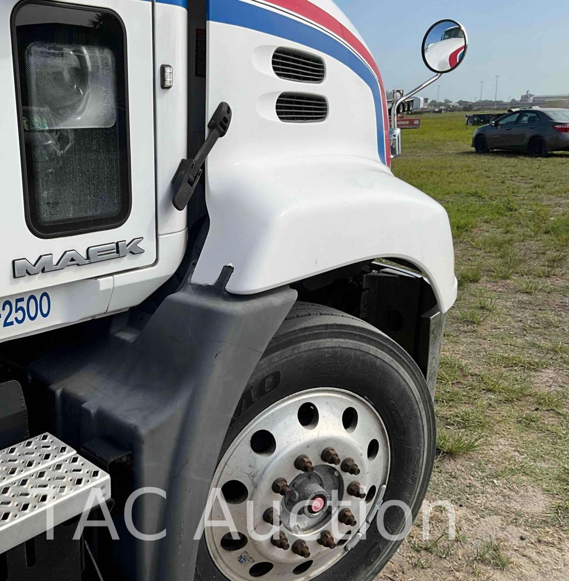 2015 Mack CXU613 Sleeper Truck - Image 10 of 72