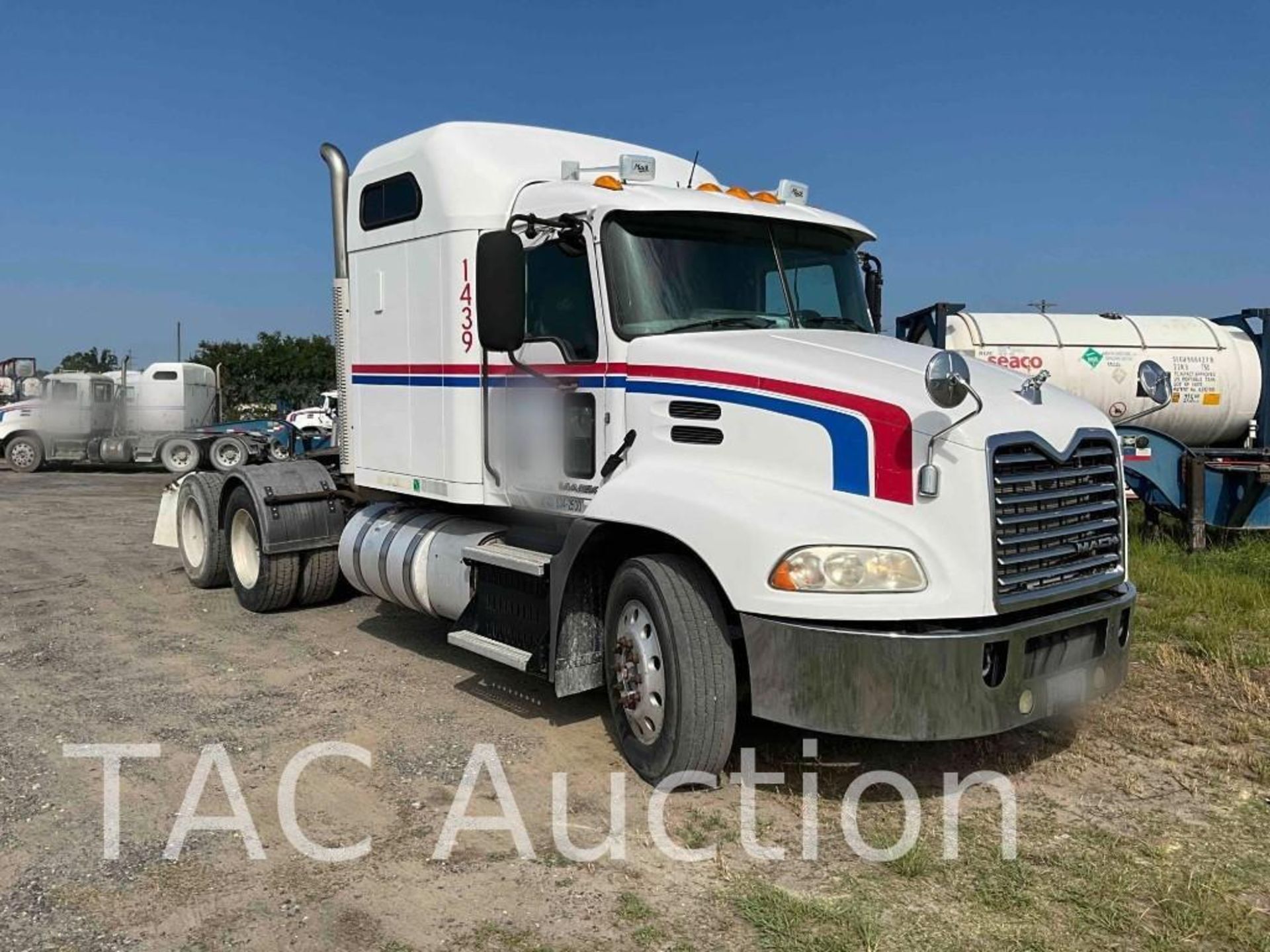 2015 Mack CXU613 Sleeper Truck - Image 3 of 72