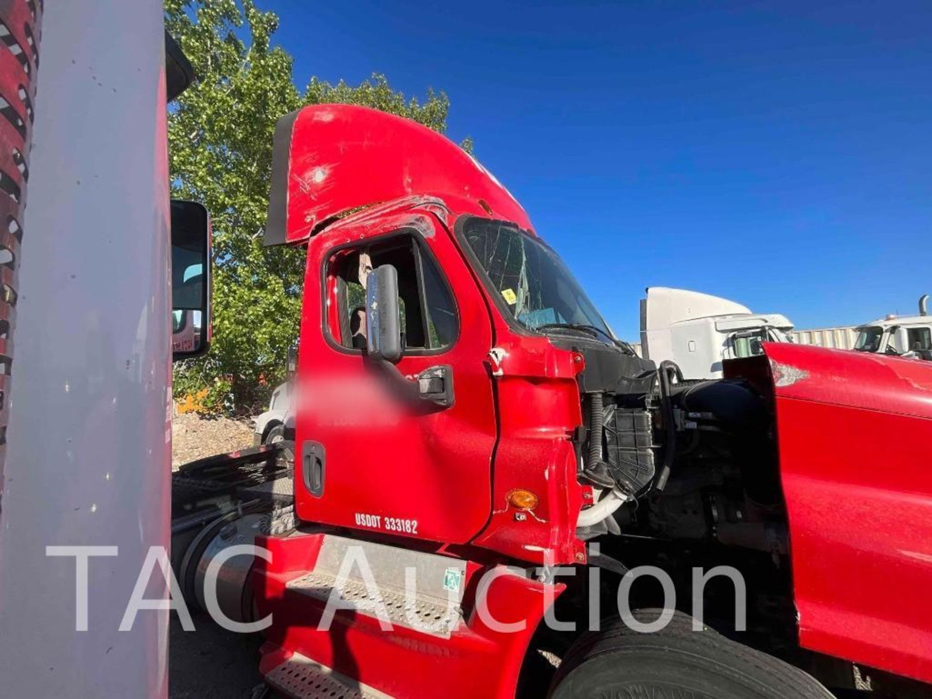 2013 Freightliner Cascadia Day Cab - Image 5 of 67