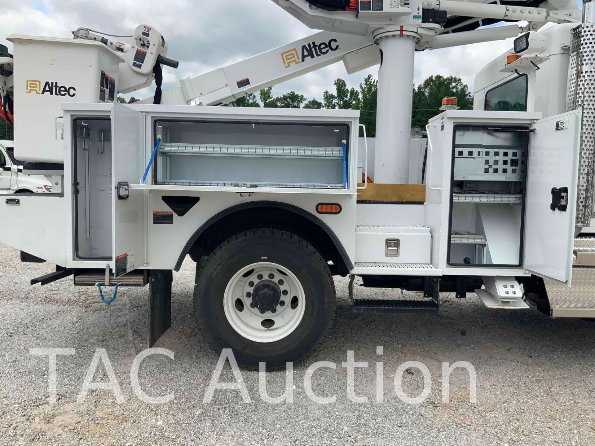 2022 Kenworth T370 W/ Altec AT41M Bucket Truck - Image 13 of 91