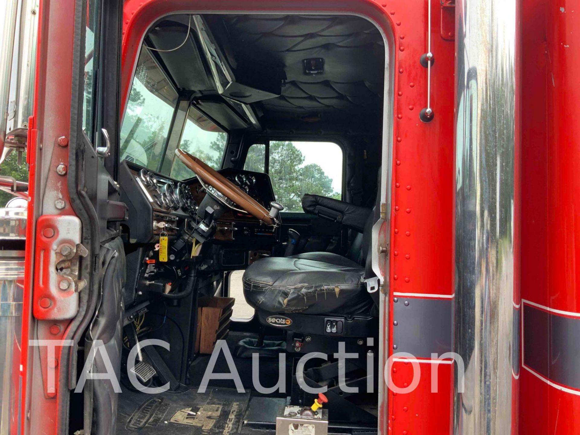 1992 Freightliner W/ Century 5030/T Series Wrecker Body Sleeper Truck - Image 32 of 74