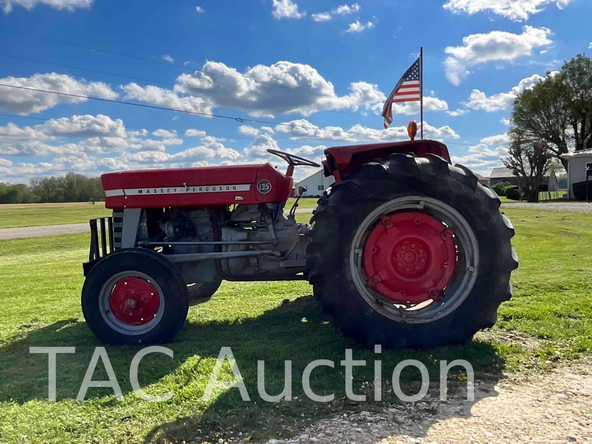 Massey Ferguson 135 Utility Tractor - Image 8 of 36