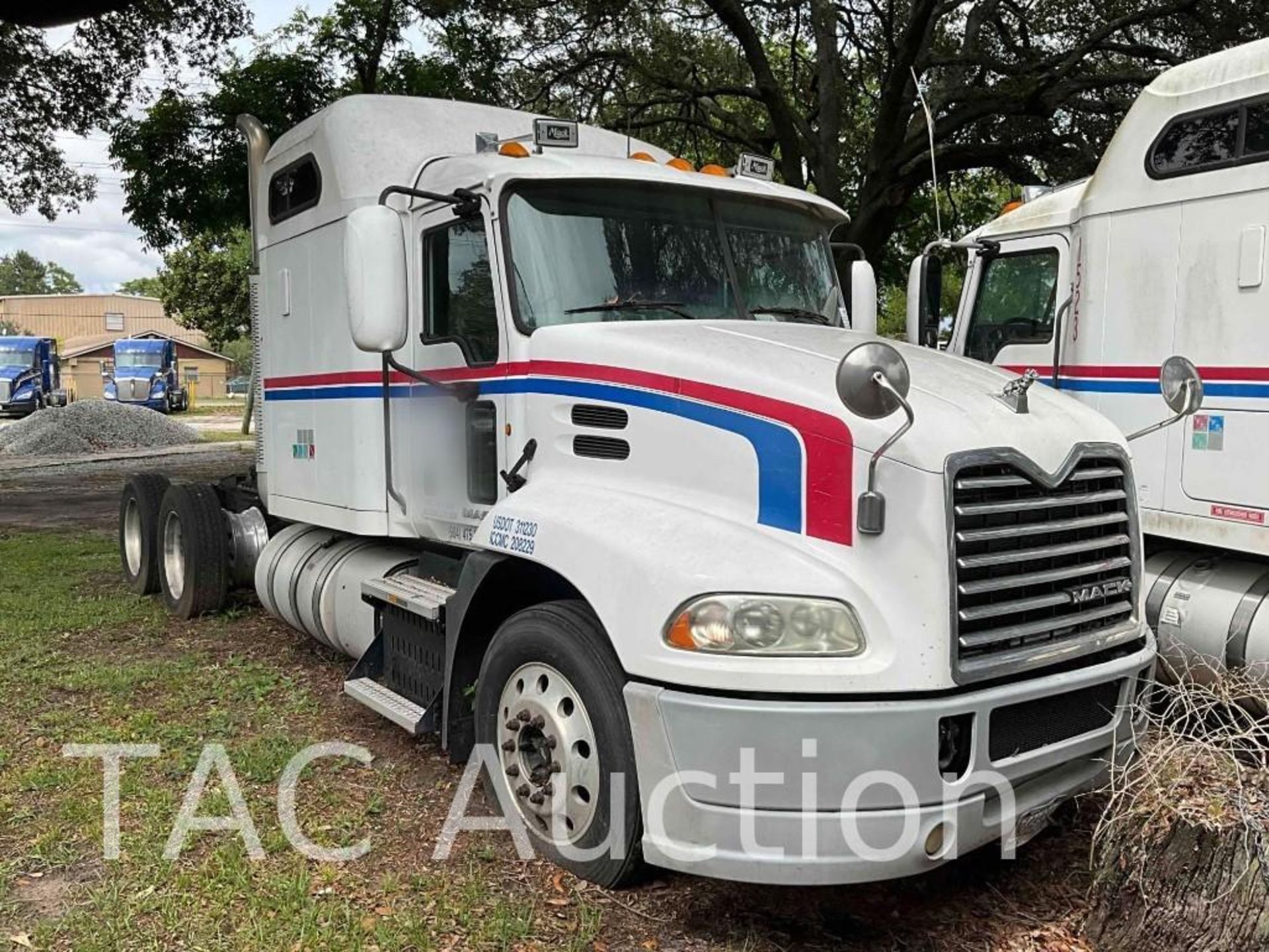 2014 Mack CXU613 Sleeper Truck - Image 3 of 41