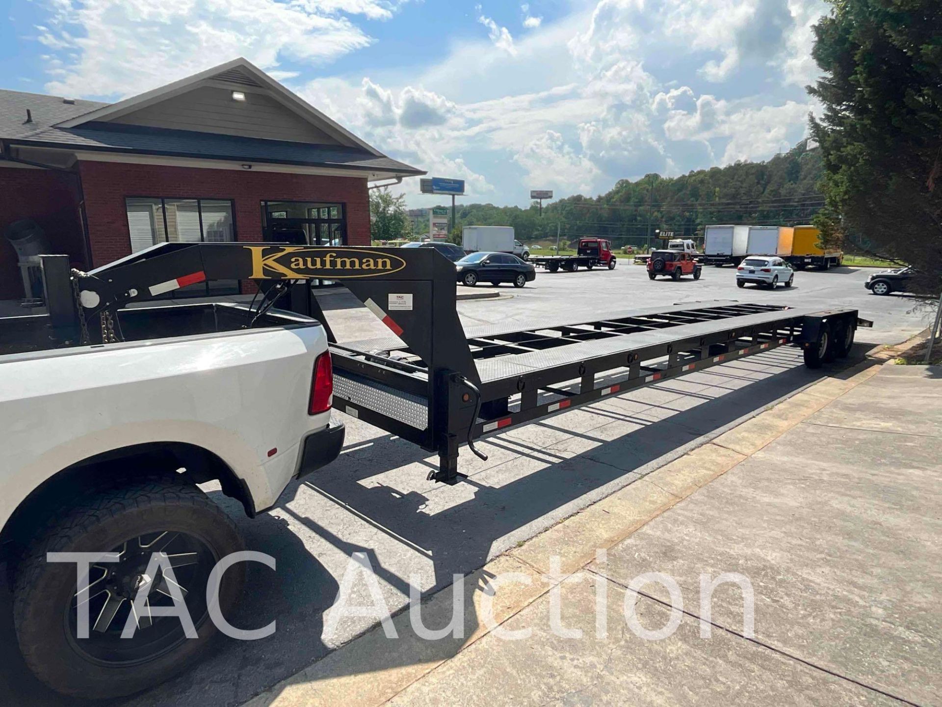 2018 Kaufman 43ft Gooseneck Car Hauler Trailer