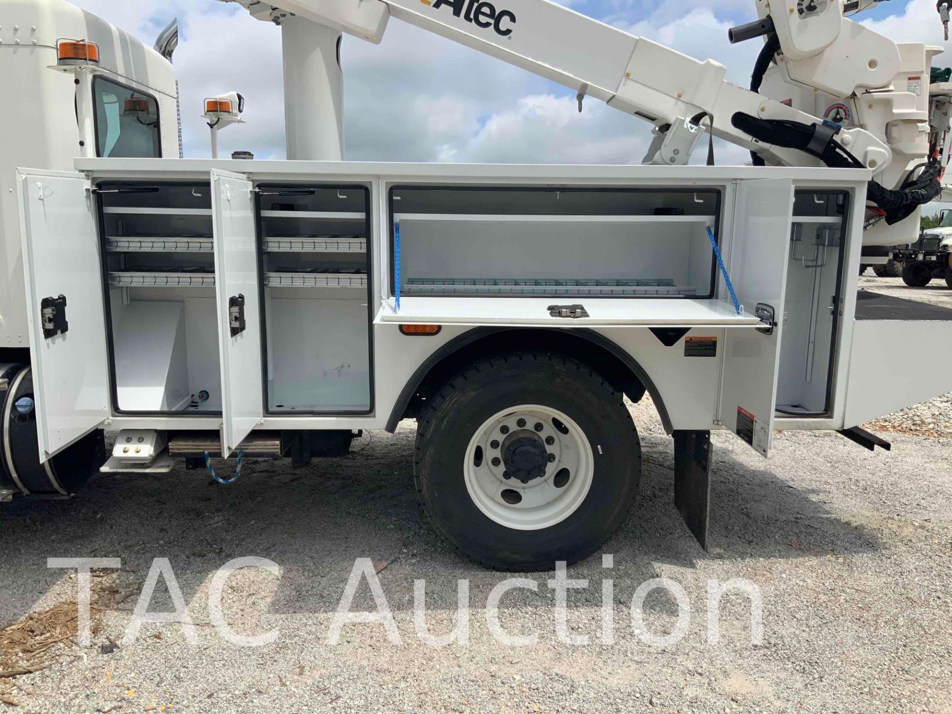 2022 Kenworth T370 W/ Altec AT41M Bucket Truck - Image 12 of 91