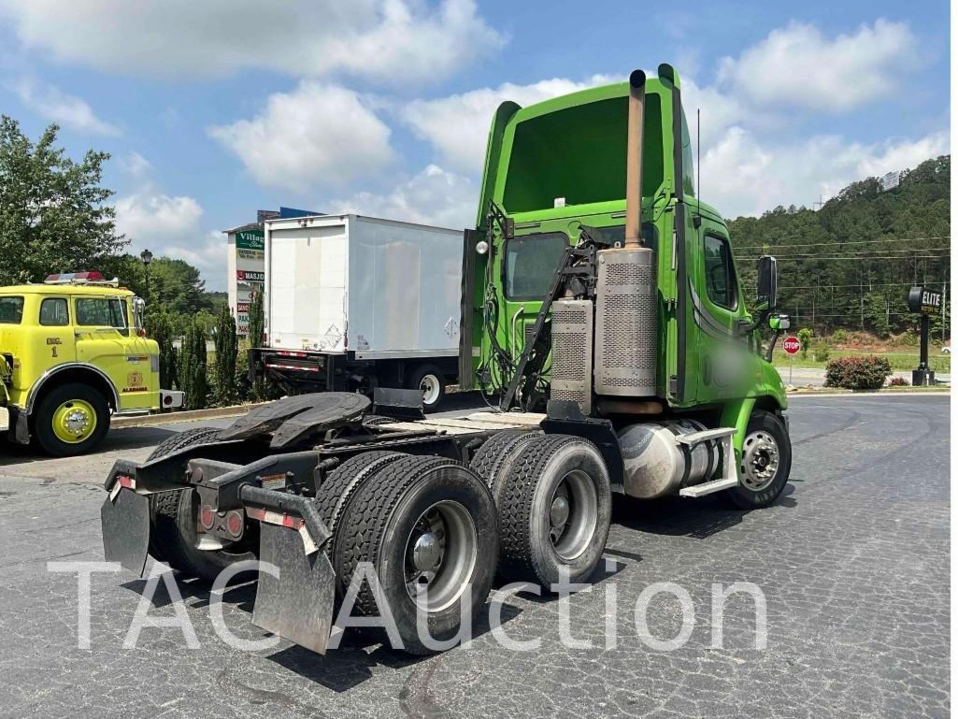 2013 Freightliner Cascadia Day Cab - Image 5 of 63