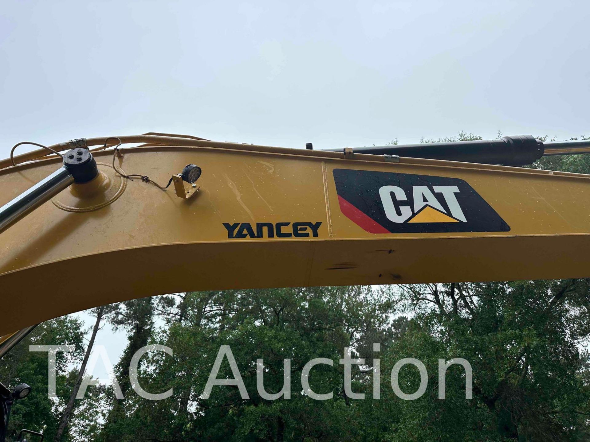 2018 CAT 320 Hydraulic Excavator - Image 19 of 82