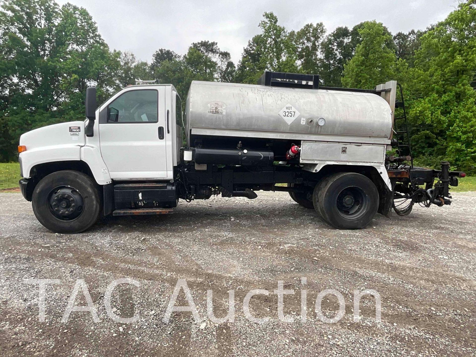 2008 GMC C7500 Asphalt Tanker Sprayer - Image 8 of 52