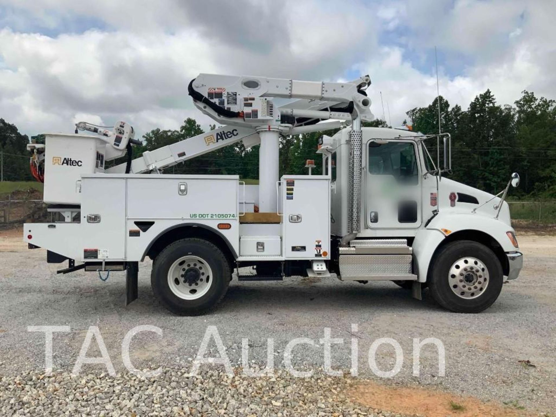 2022 Kenworth T370 W/ Altec AT41M Bucket Truck - Image 4 of 91