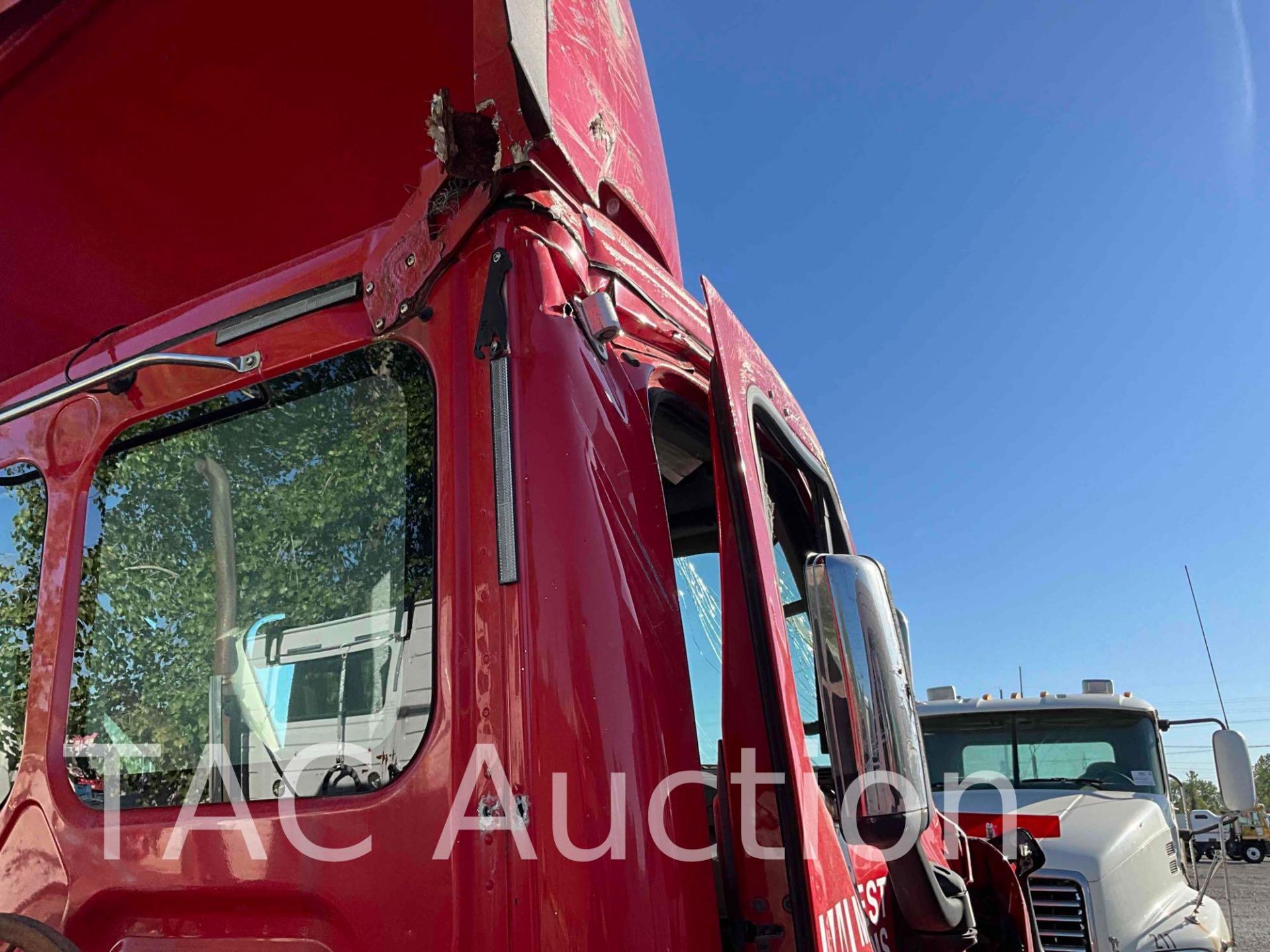 2013 Freightliner Cascadia Day Cab - Image 20 of 67