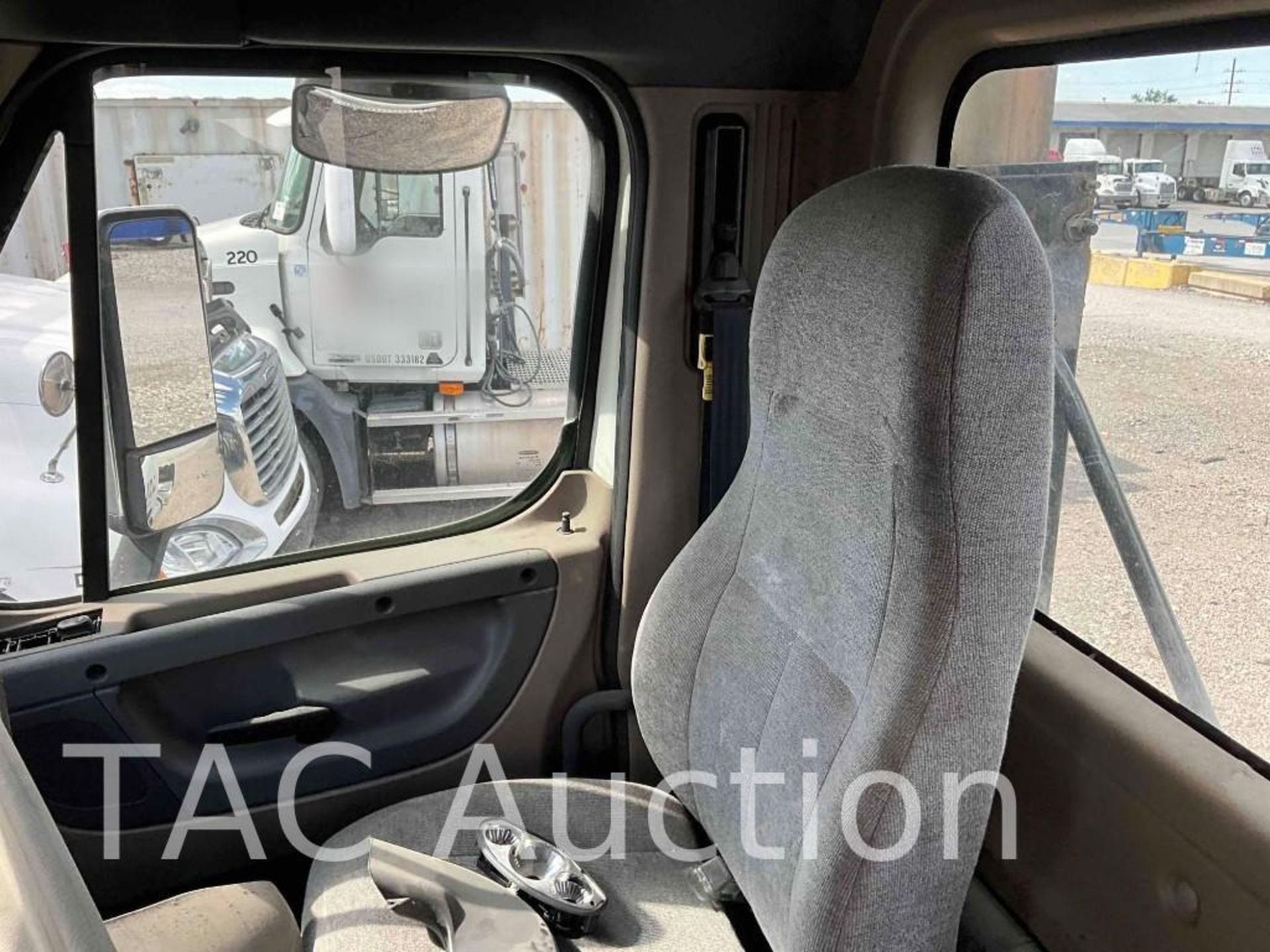 2011 Freightliner Cascadia Day Cab - Image 42 of 72