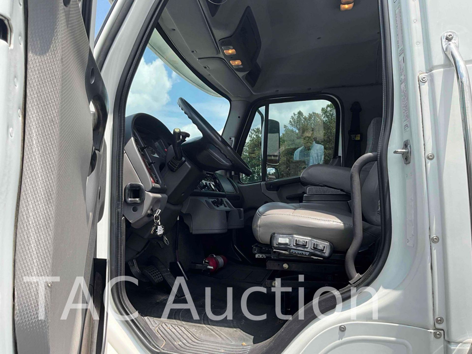2014 Freightliner M2 Crew Cab Rollback Truck - Image 14 of 71