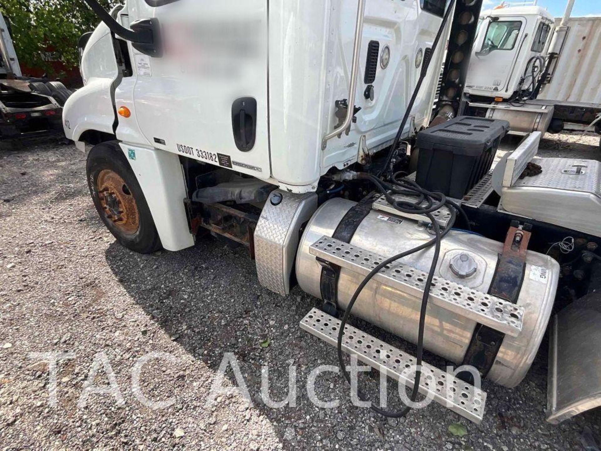 2011 Freightliner Cascadia Day Cab - Image 13 of 72