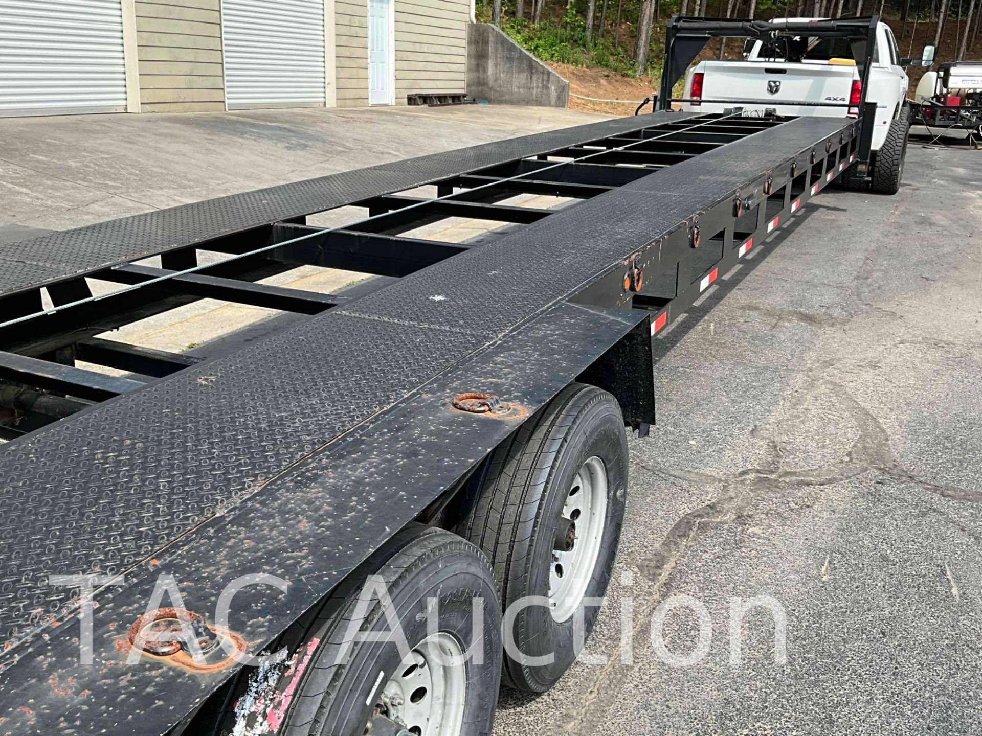 2018 Kaufman 43ft Gooseneck Car Hauler Trailer - Image 13 of 40