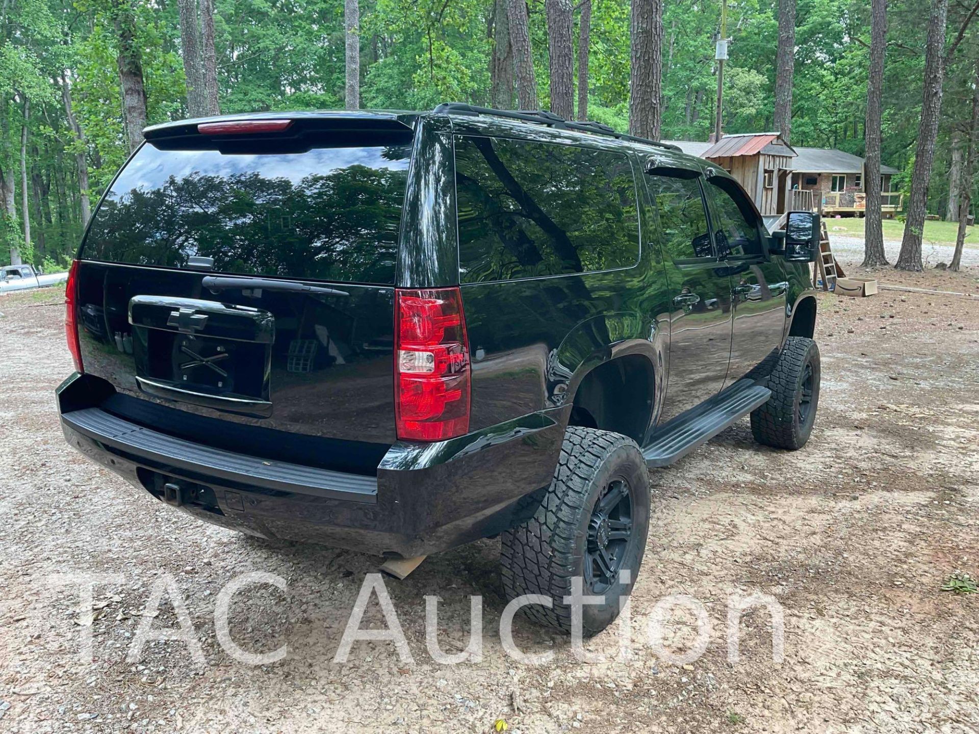 2011 Chevy Suburban LT 2500 4x4 SUV - Image 5 of 37