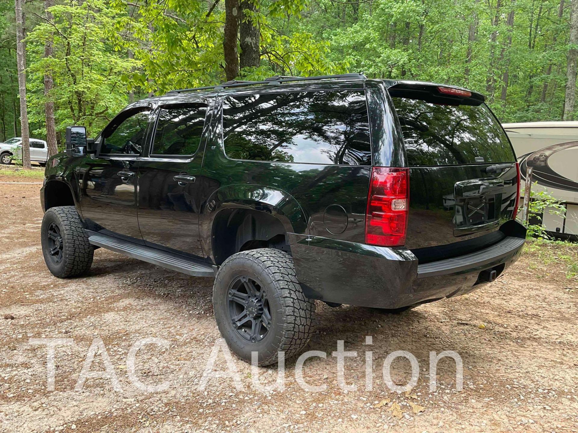 2011 Chevy Suburban LT 2500 4x4 SUV - Image 7 of 37