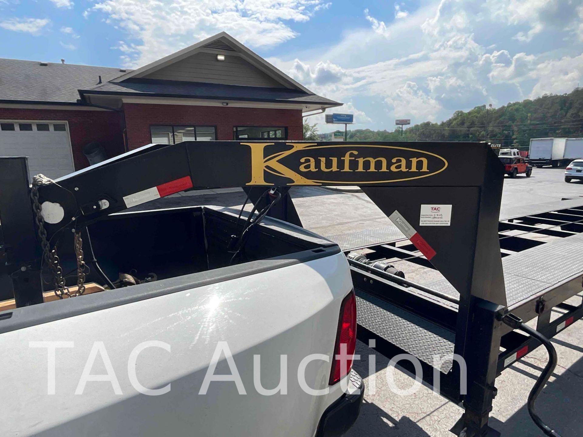 2018 Kaufman 43ft Gooseneck Car Hauler Trailer - Image 19 of 40