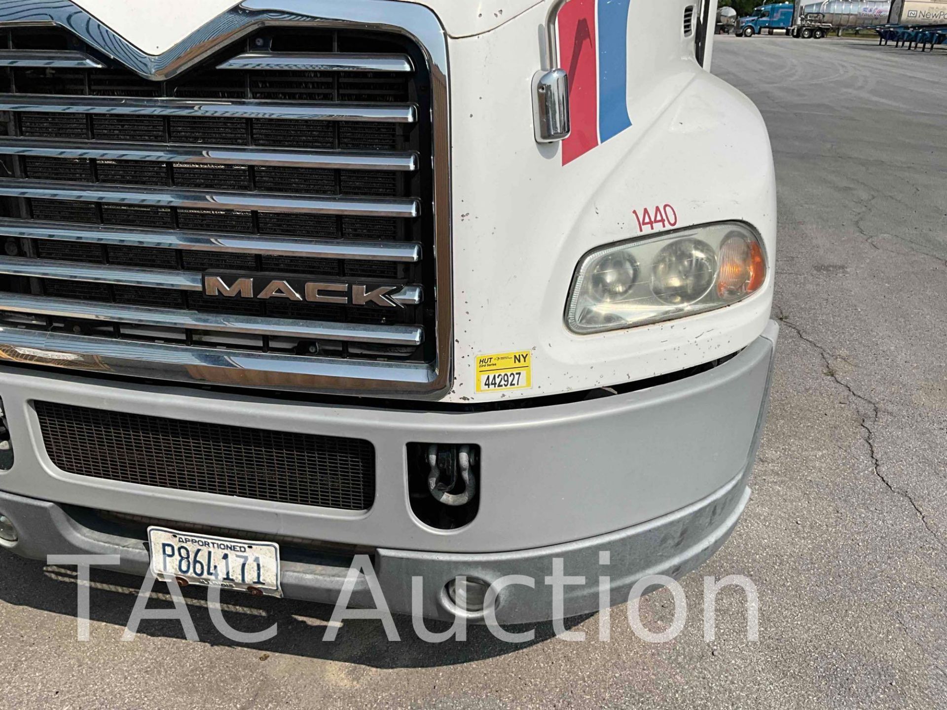 2015 Mack CXU613 Sleeper Truck - Image 37 of 88