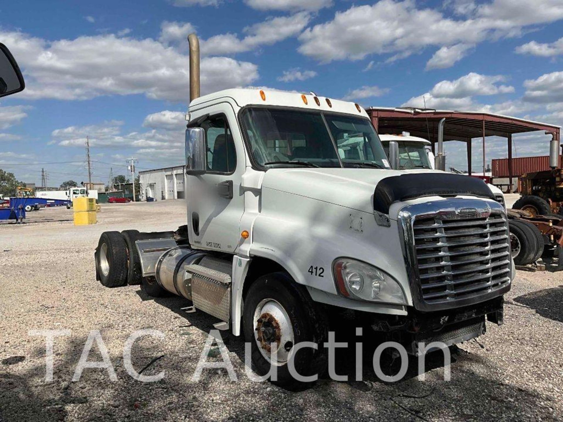 2011 Freightliner Cascadia Day Cab - Image 3 of 72