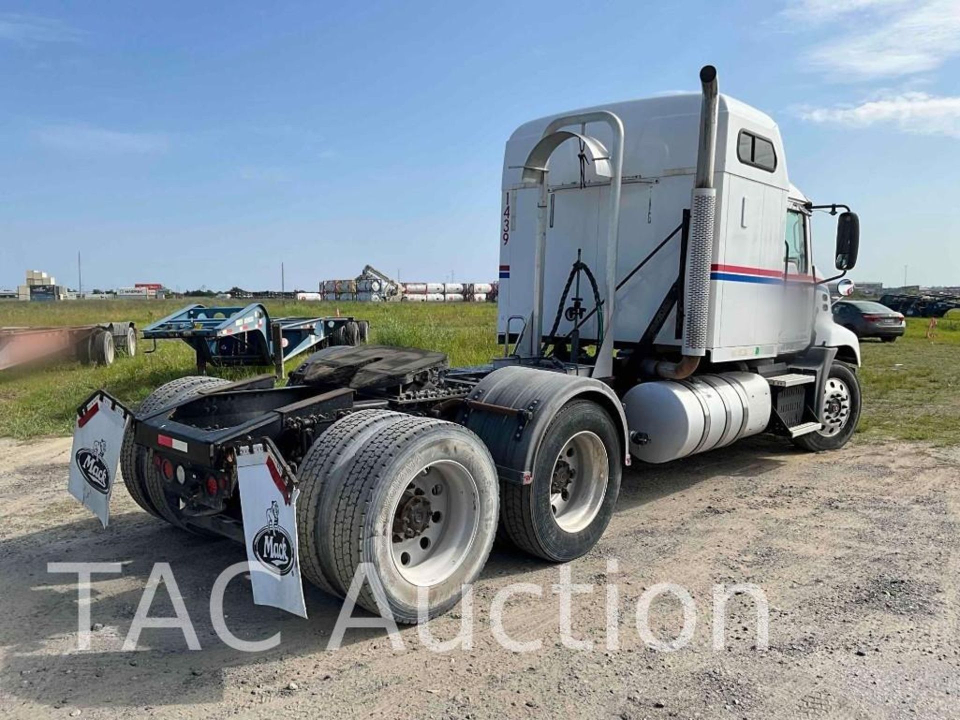 2015 Mack CXU613 Sleeper Truck - Image 5 of 72