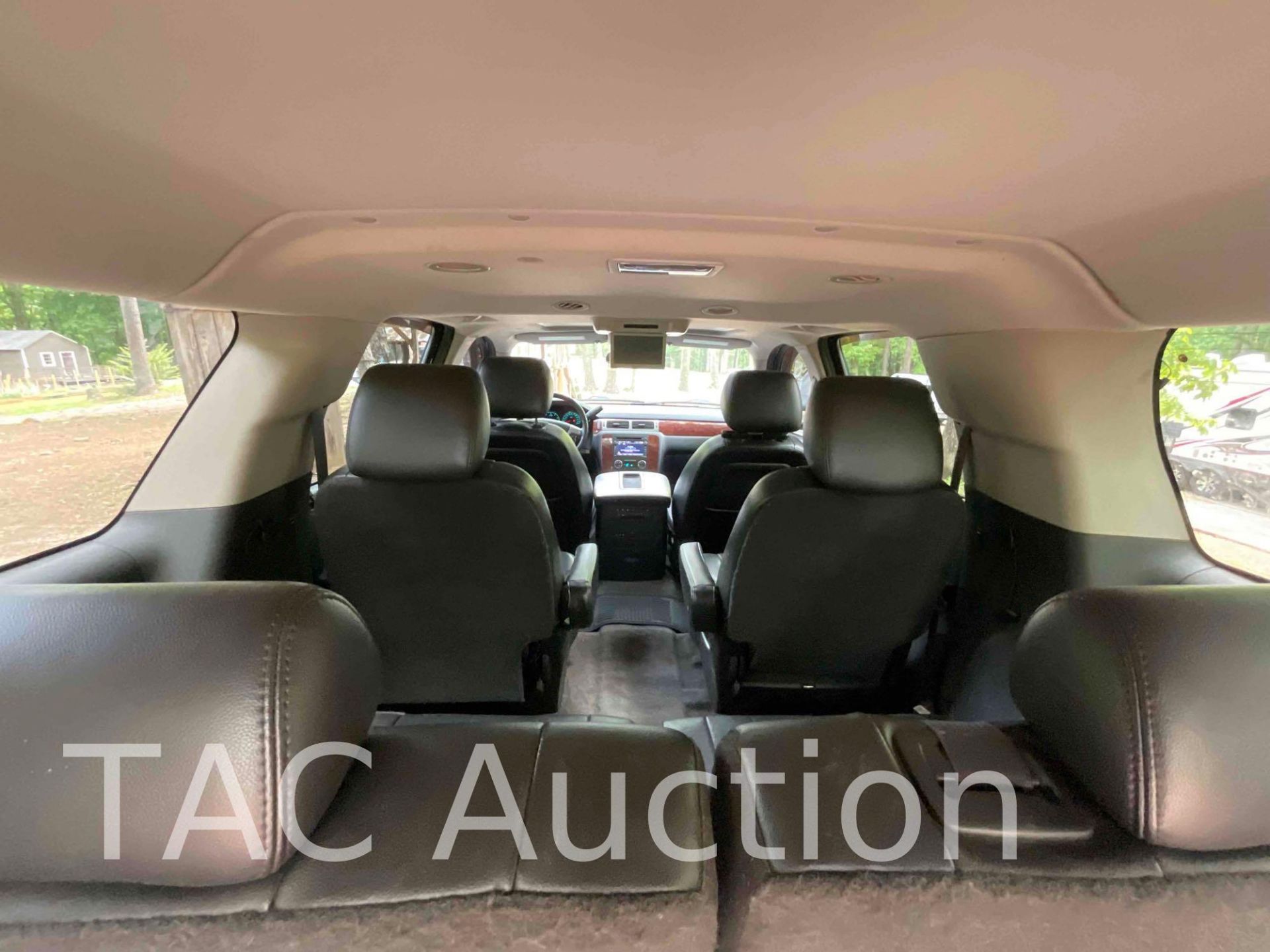 2011 Chevy Suburban LT 2500 4x4 SUV - Image 20 of 37