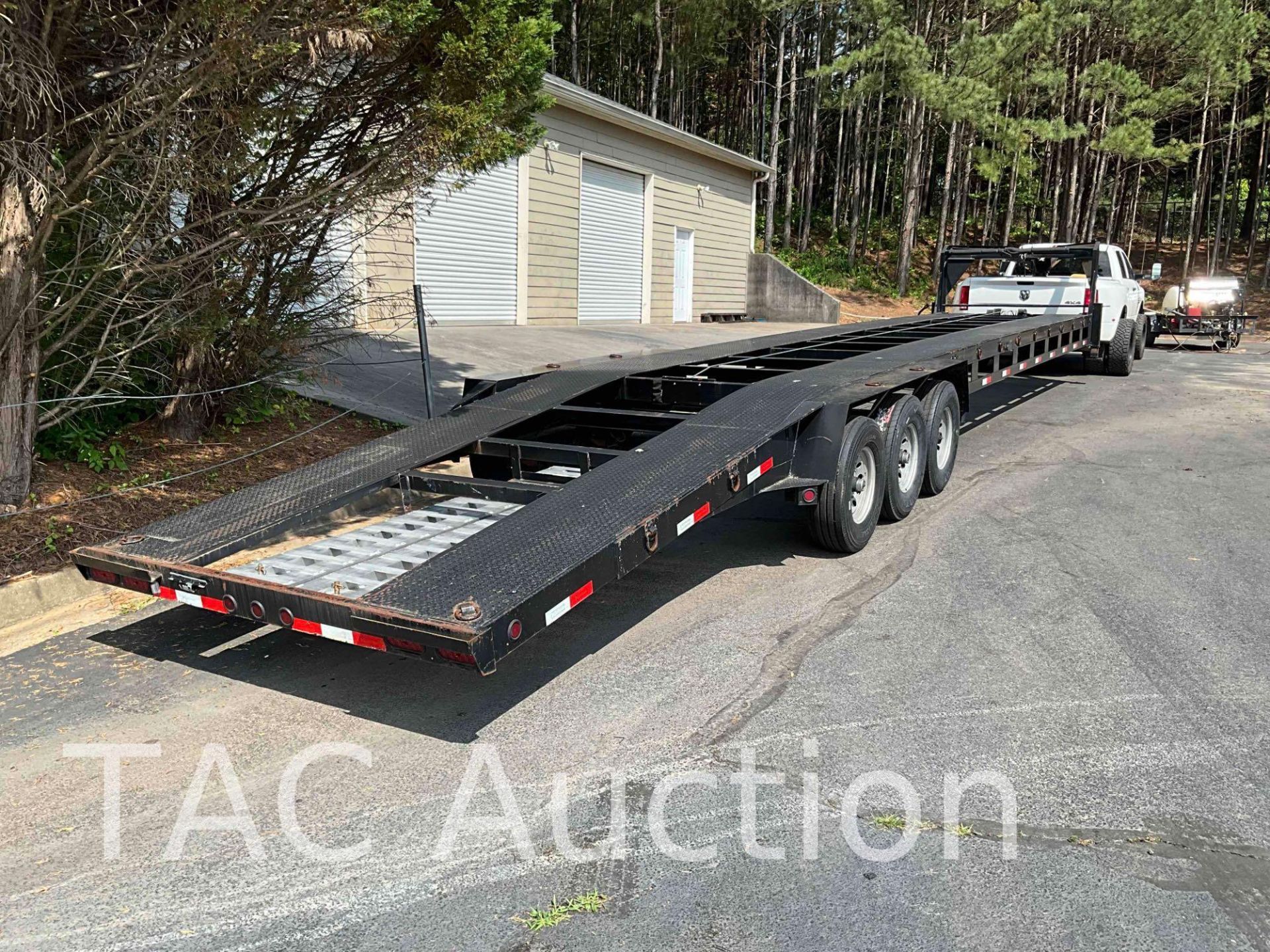 2018 Kaufman 43ft Gooseneck Car Hauler Trailer - Image 4 of 40