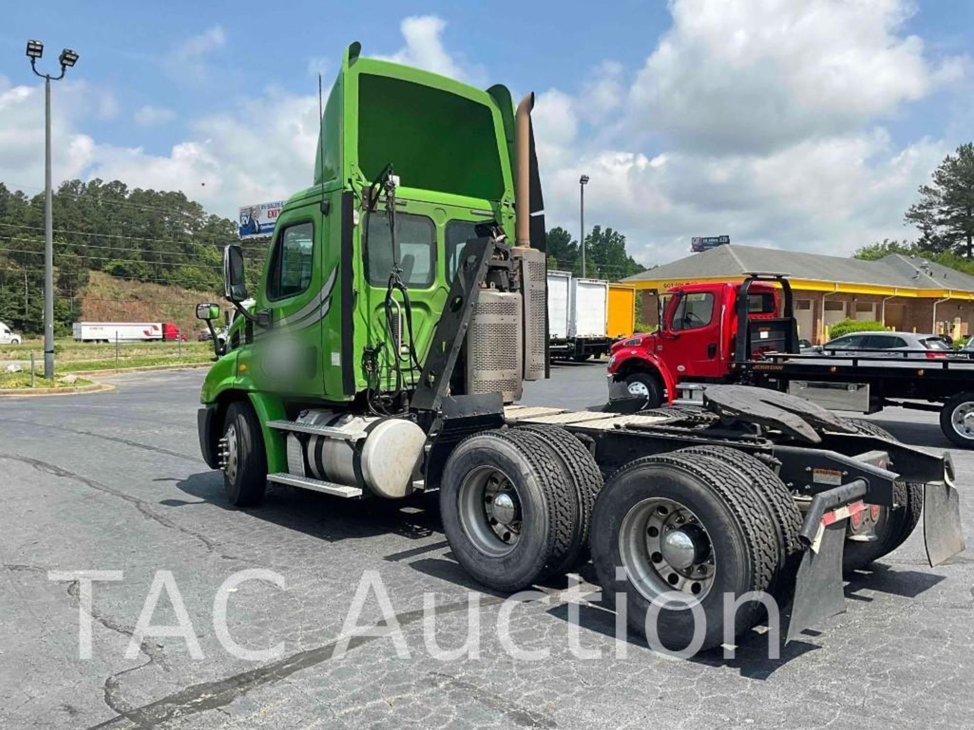 2013 Freightliner Cascadia Day Cab - Image 7 of 63