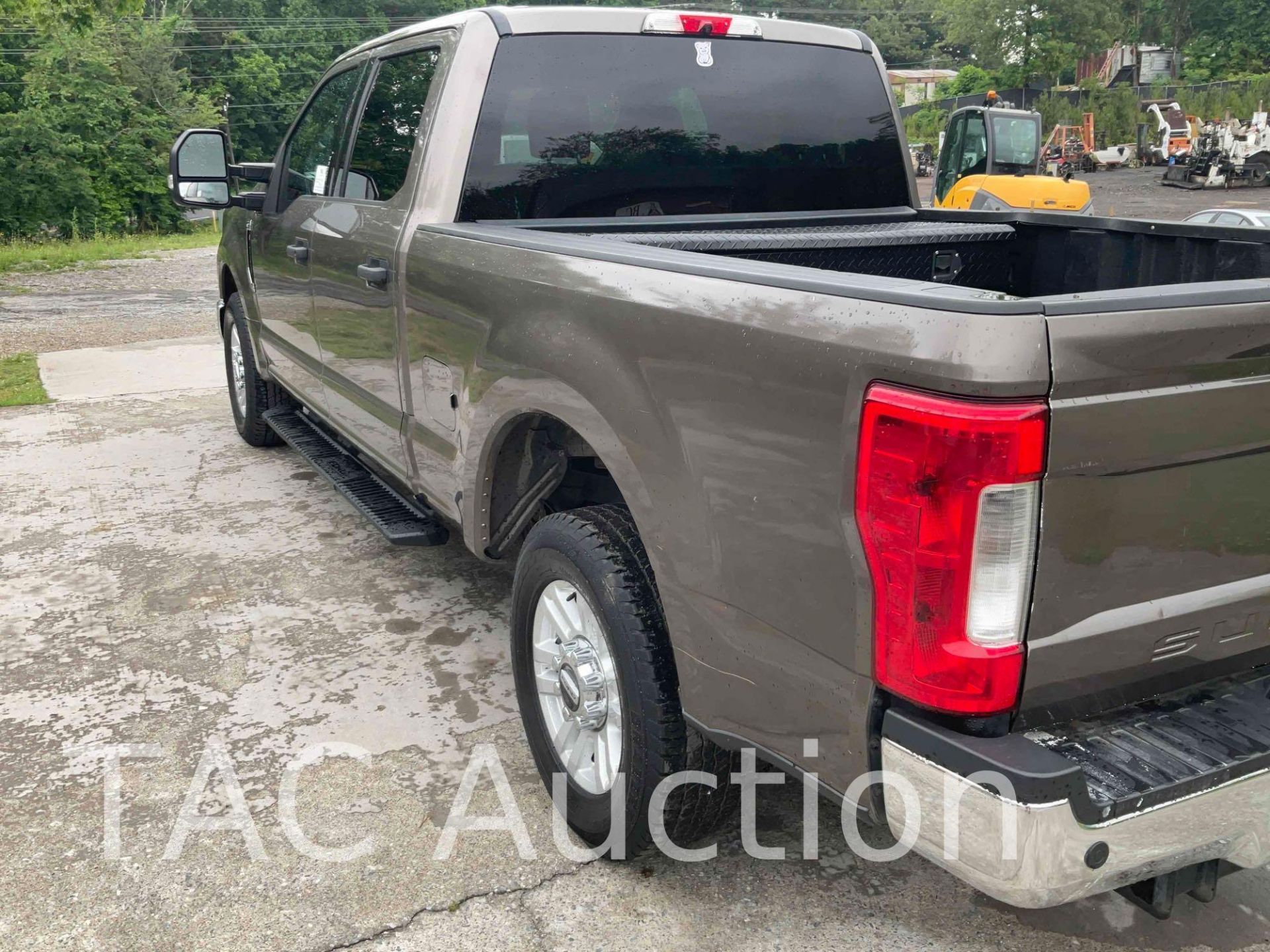 2018 Ford F250 XLT Super Duty Crew Cab Pickup Truck - Image 7 of 40