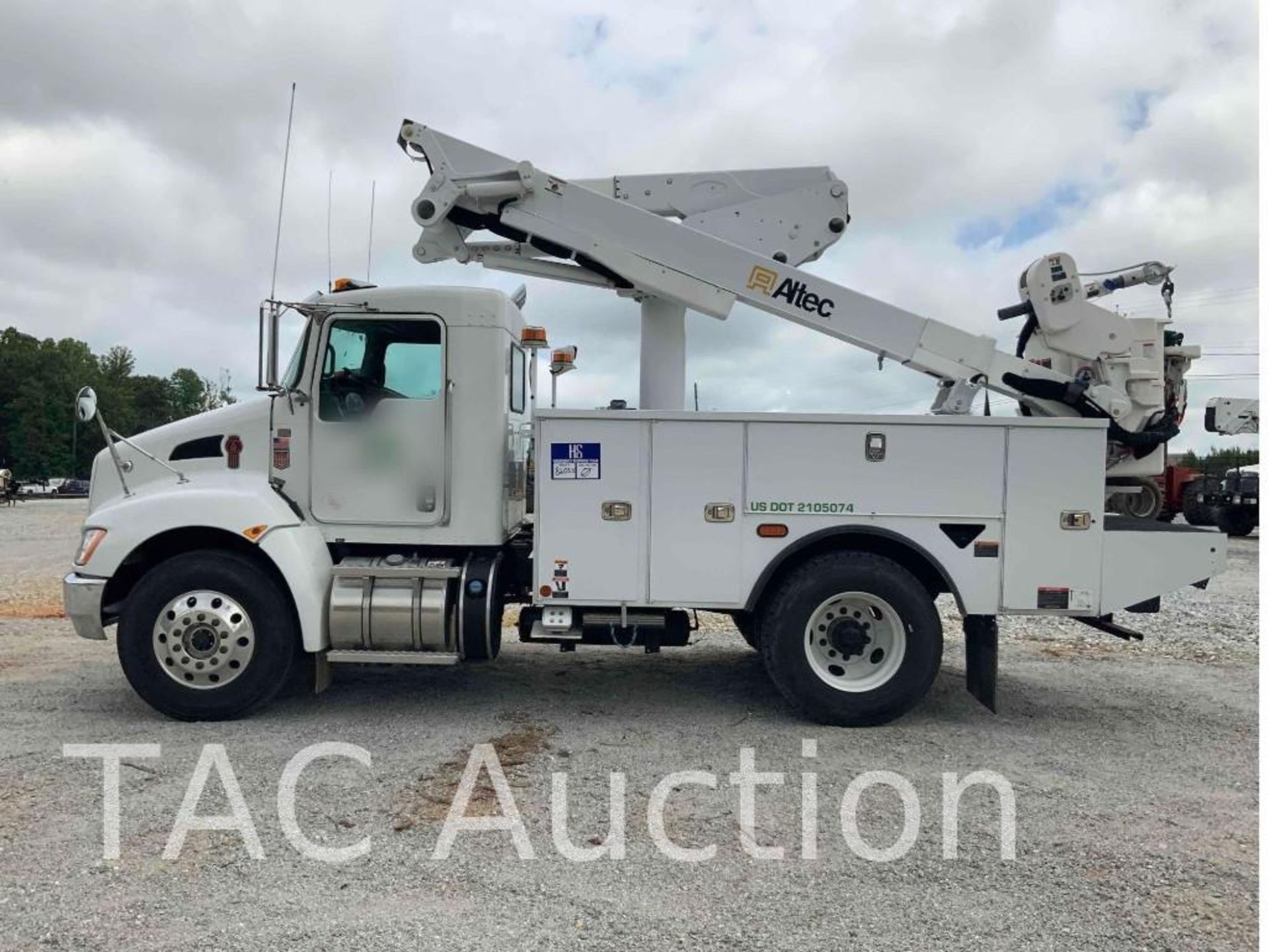 2022 Kenworth T370 W/ Altec AT41M Bucket Truck - Image 8 of 91