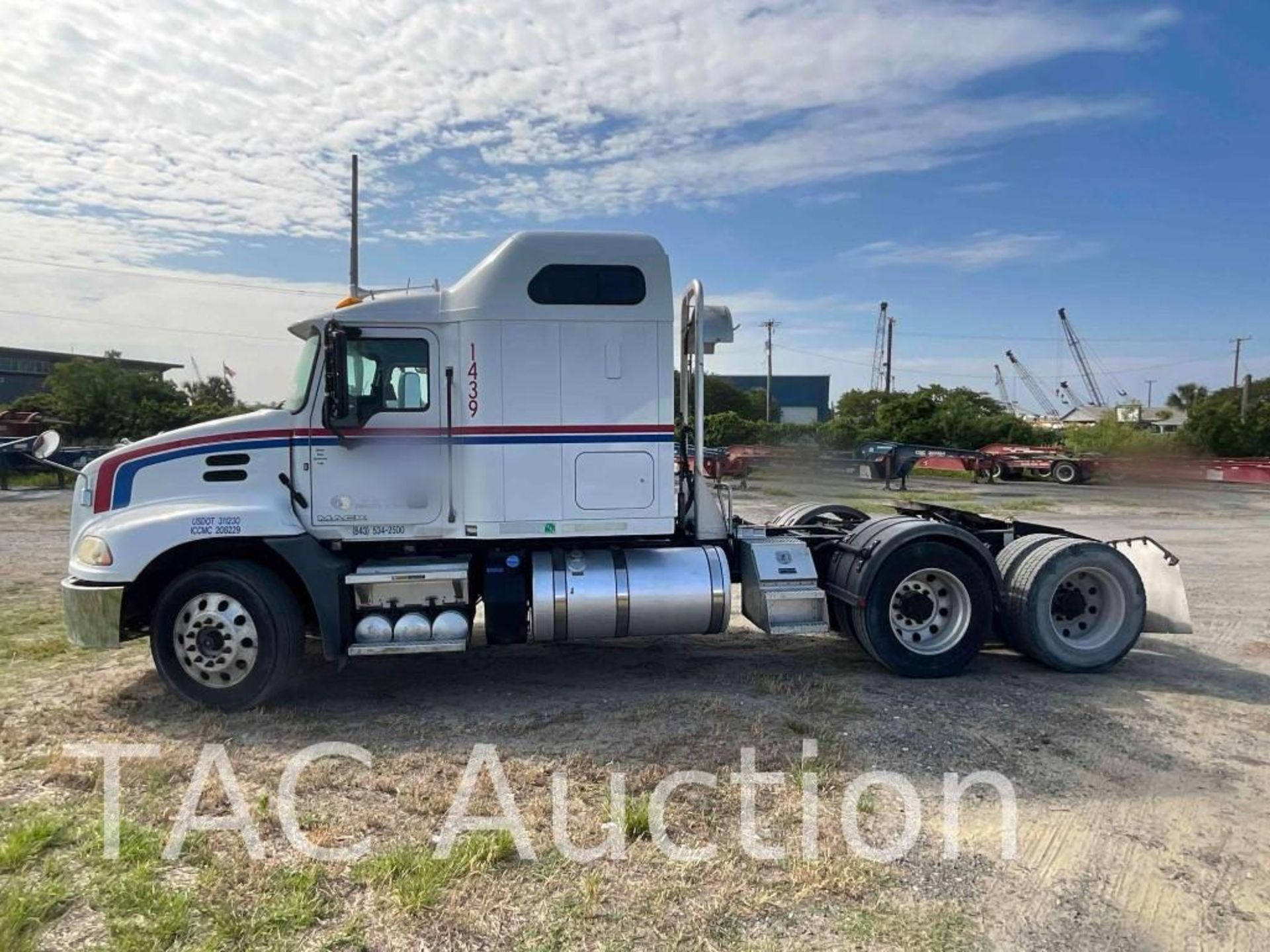 2015 Mack CXU613 Sleeper Truck - Image 8 of 72