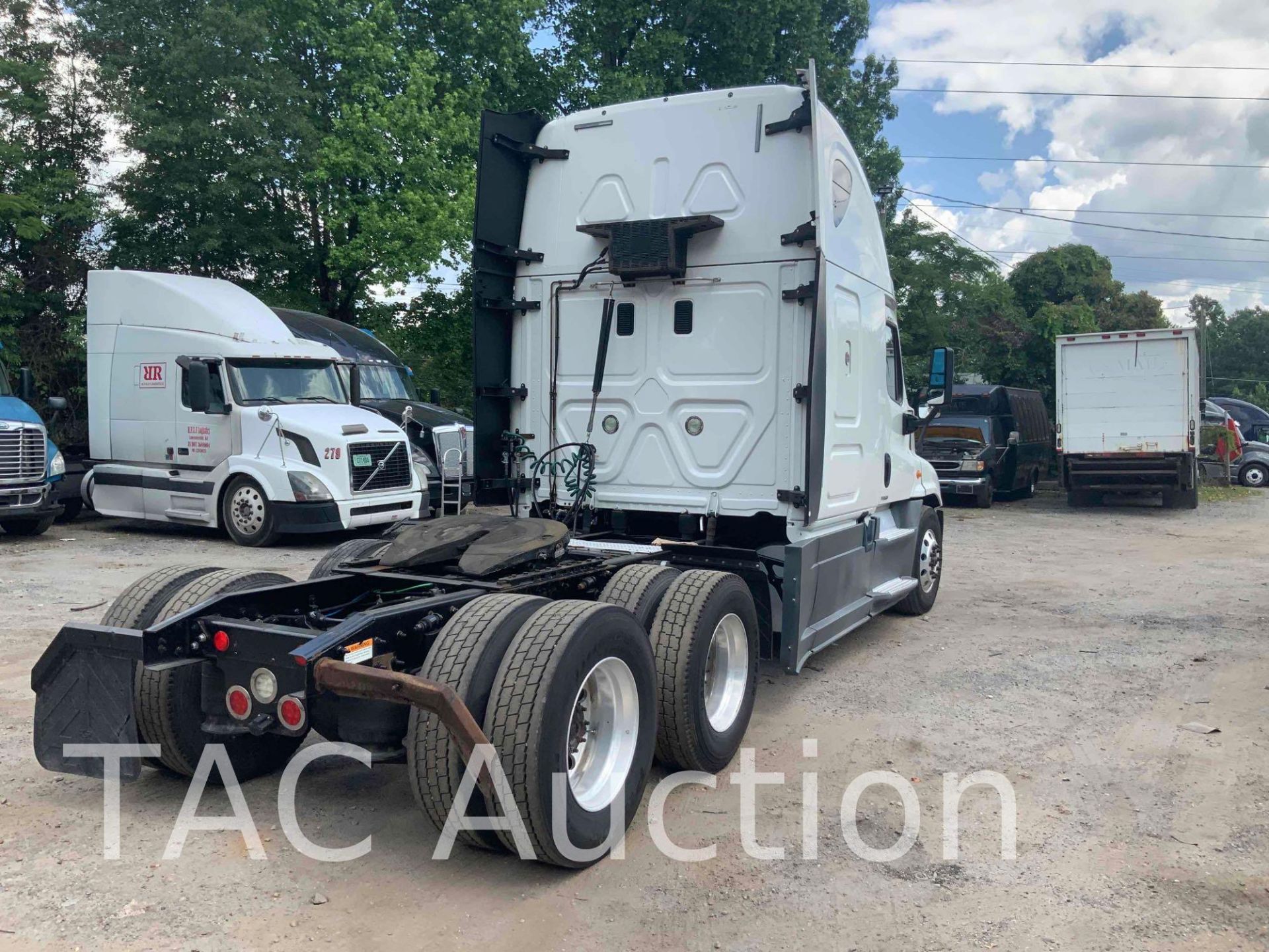 2016 Freightliner Cascadia 125 Sleeper Truck - Image 5 of 63