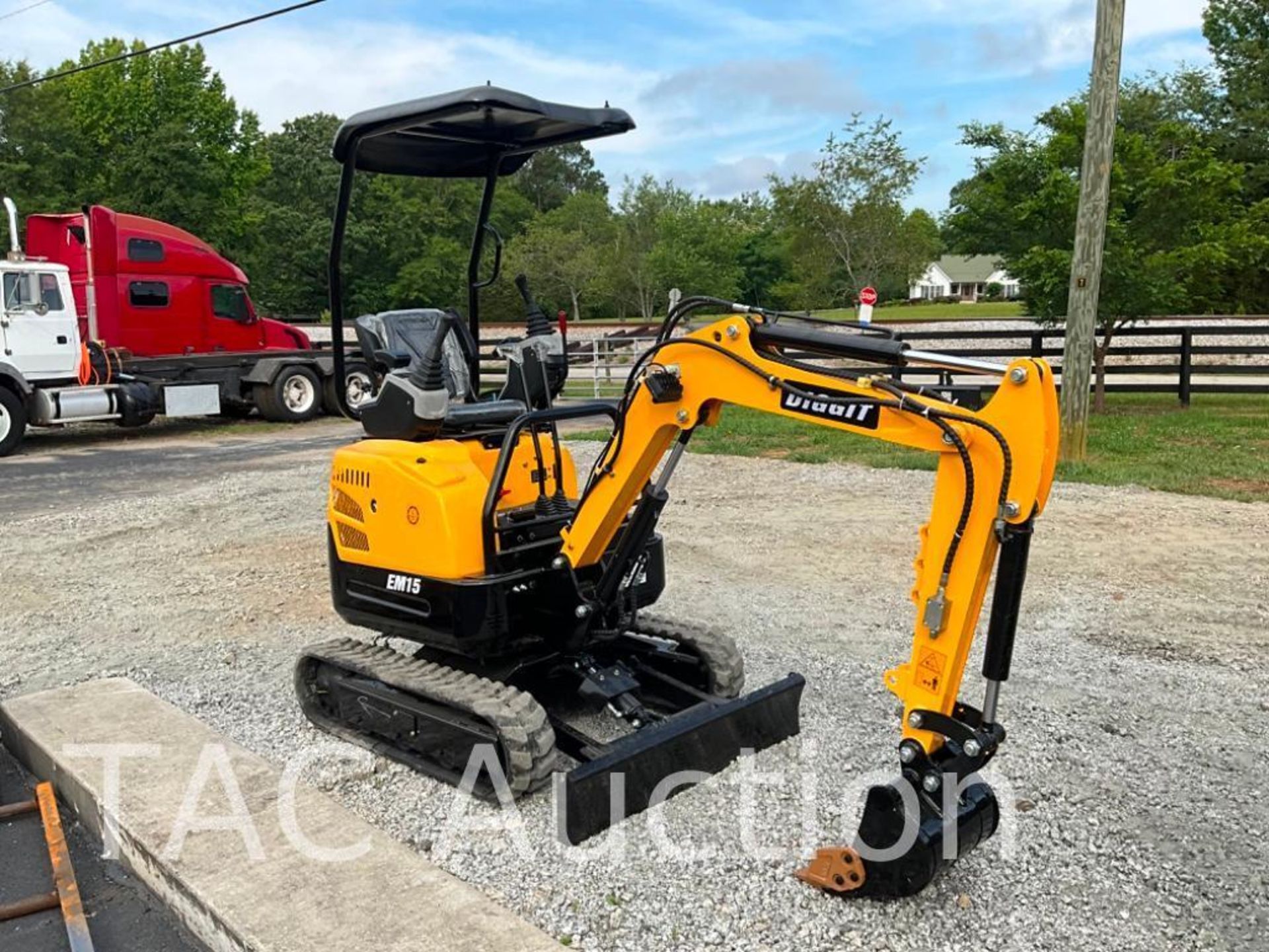 New 2023 Diggit EM15 Mini Excavator - Image 7 of 23