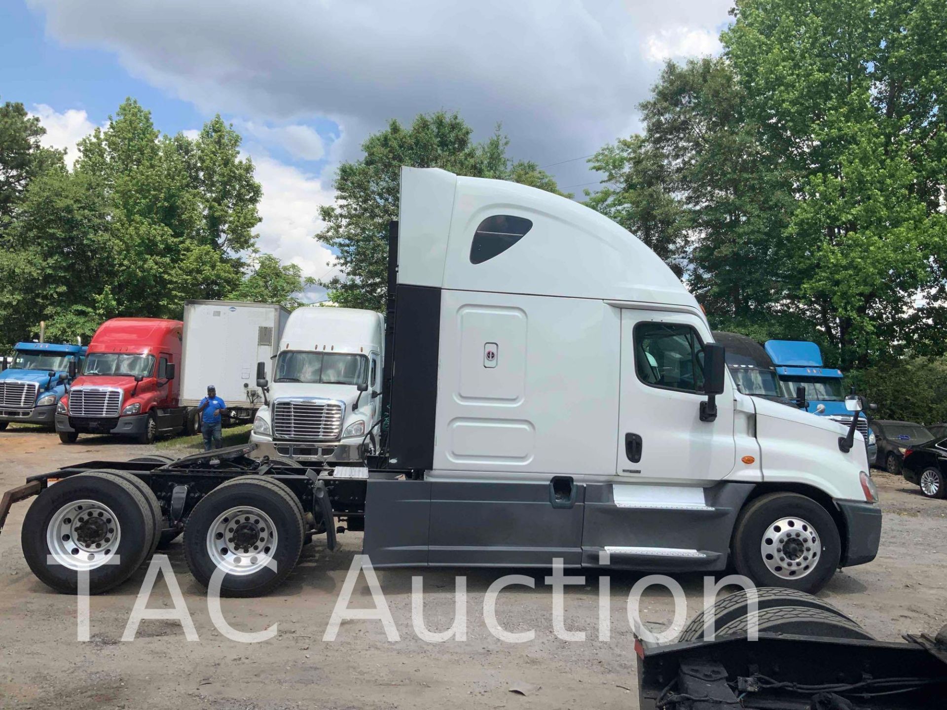 2016 Freightliner Cascadia 125 Sleeper Truck - Image 4 of 63