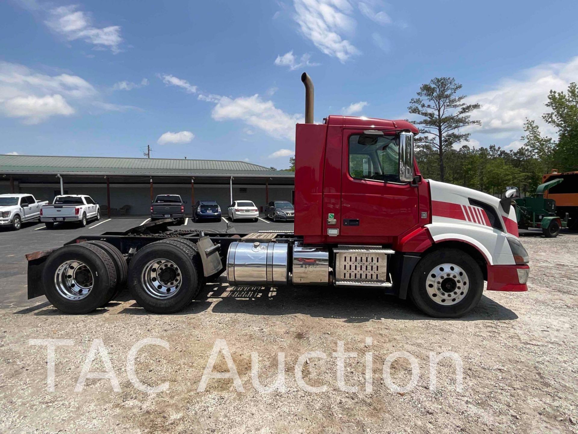 2012 Volvo VNL Day Cab - Image 4 of 69