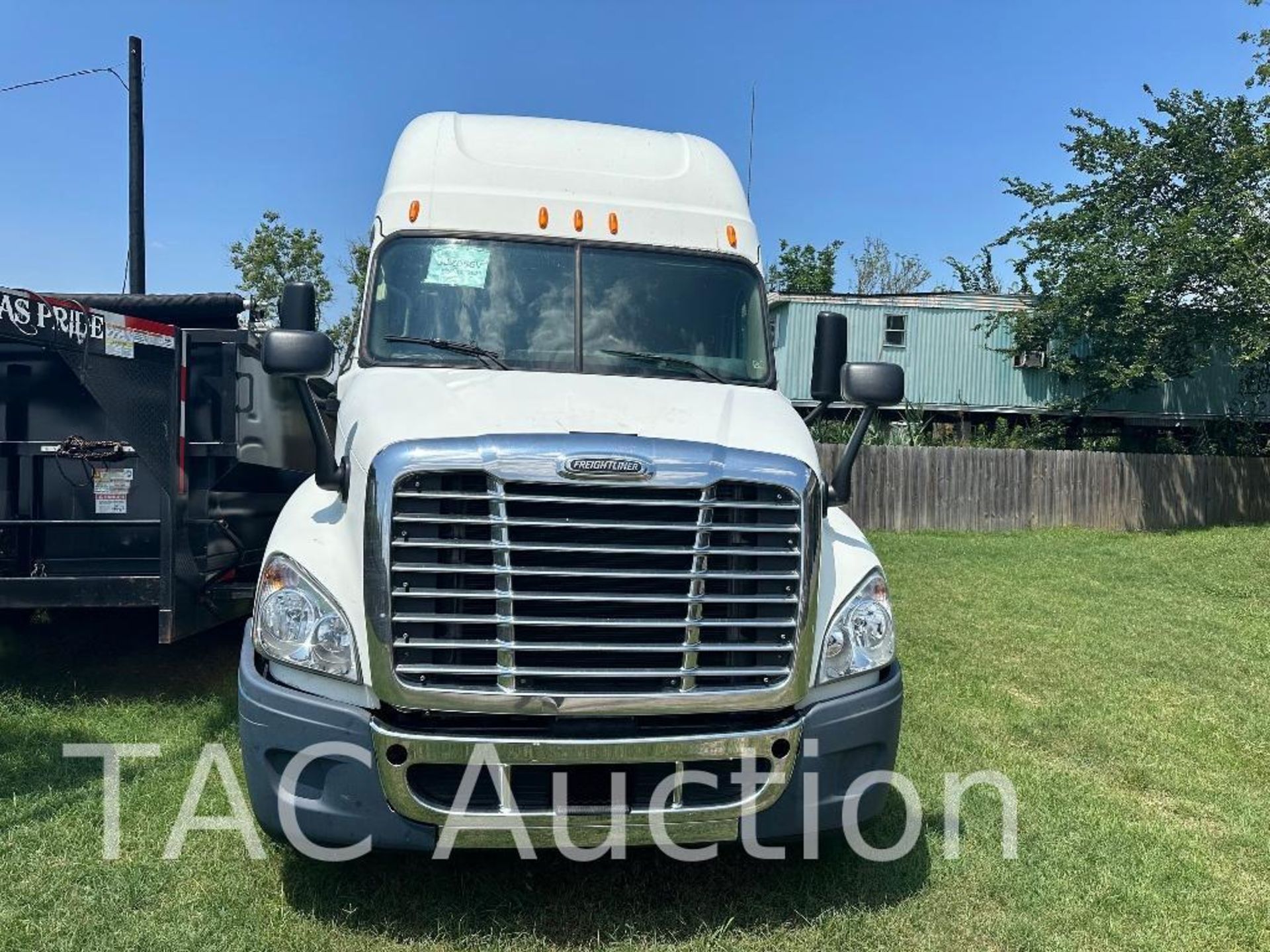 2008 Freightliner Cascadia Sleeper Truck - Image 2 of 90