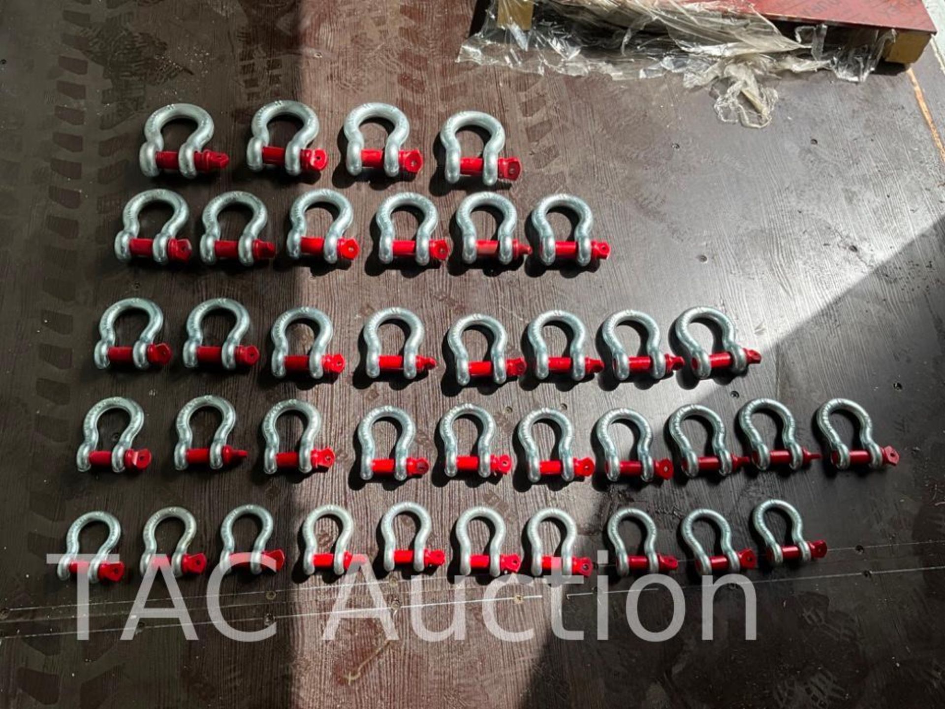 (38) New Unused Shackles