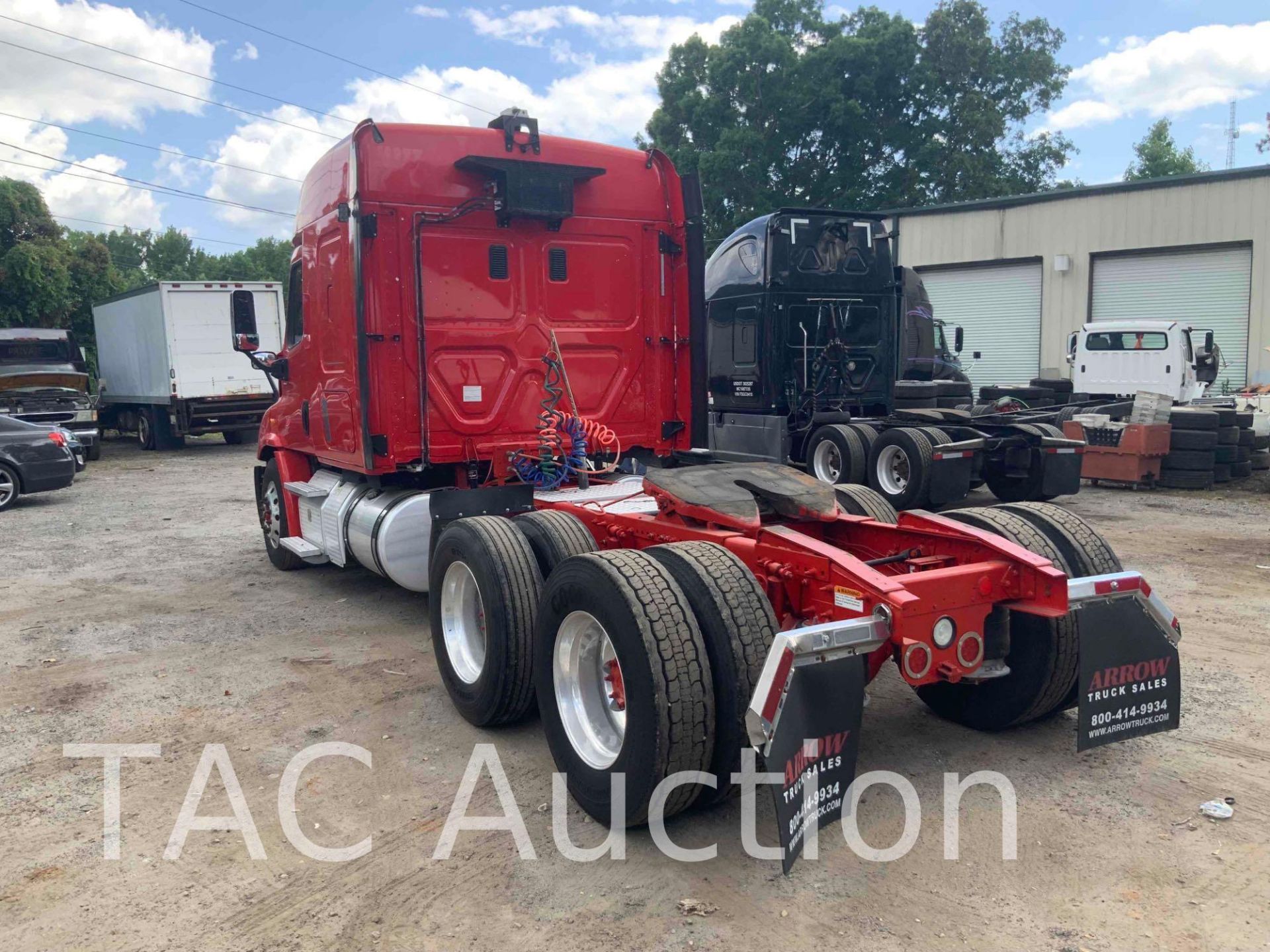 2016 Freightliner Cascadia Sleeper Truck - Image 7 of 64